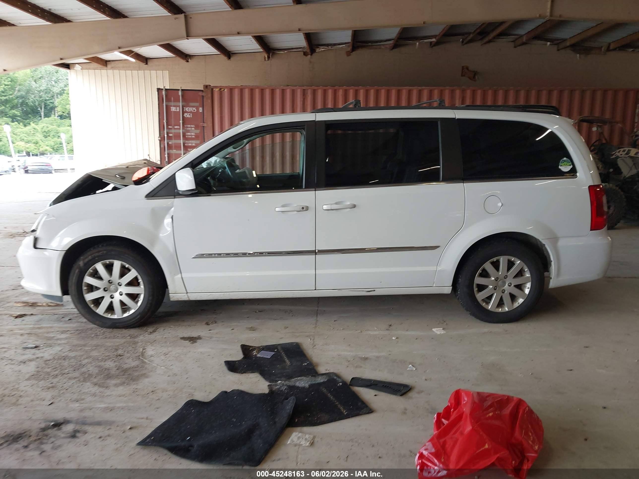 2014 Chrysler Town & Country Touring White vin: 2C4RC1BG5ER445149