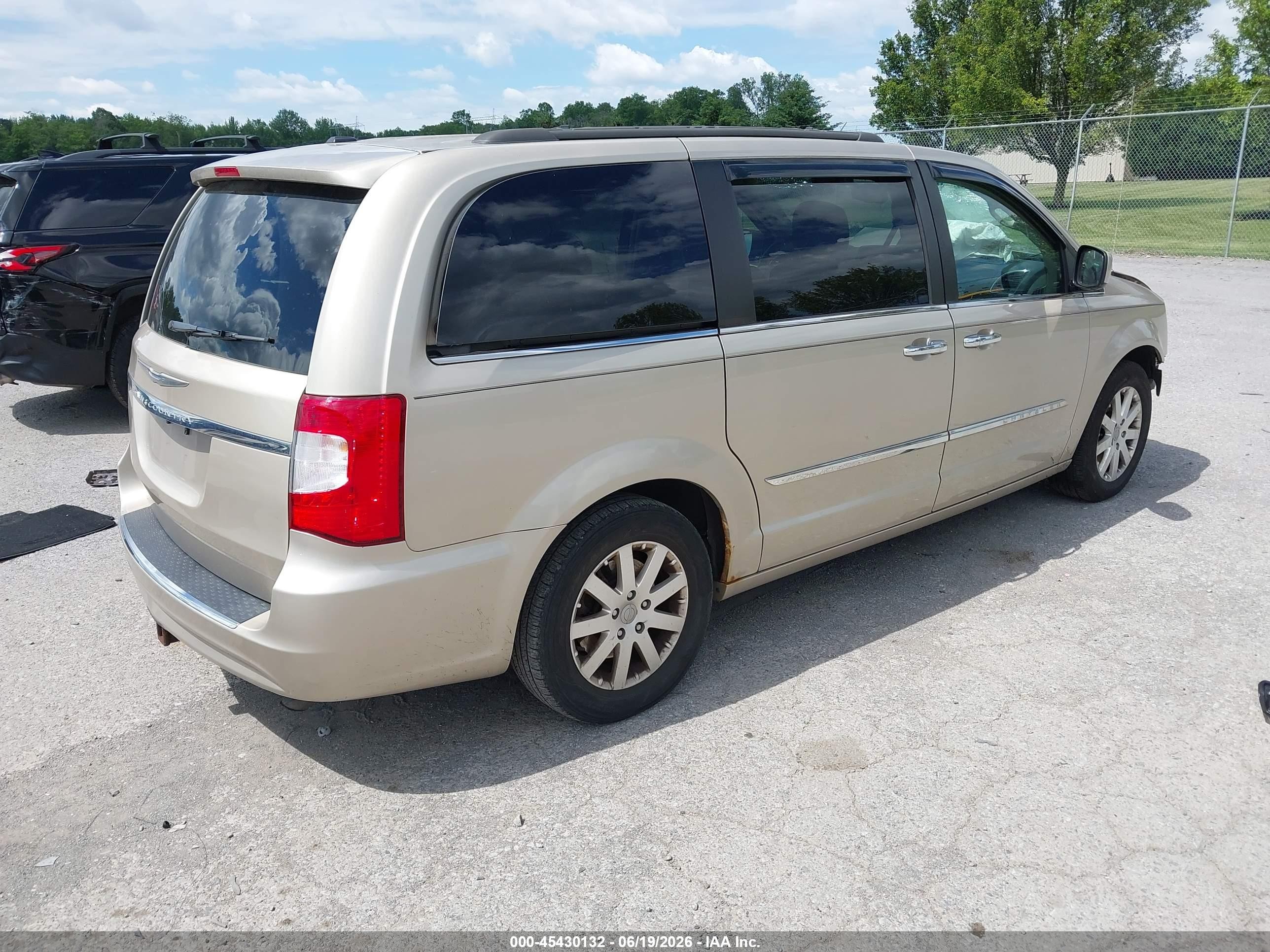 2015 Chrysler Town & Country Touring Gold vin: 2C4RC1BG5FR520238