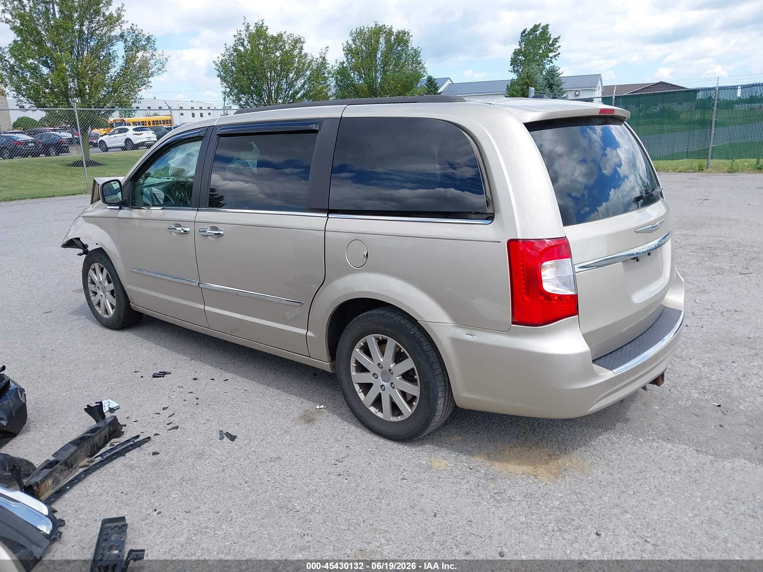 2015 Chrysler Town & Country Touring Gold vin: 2C4RC1BG5FR520238