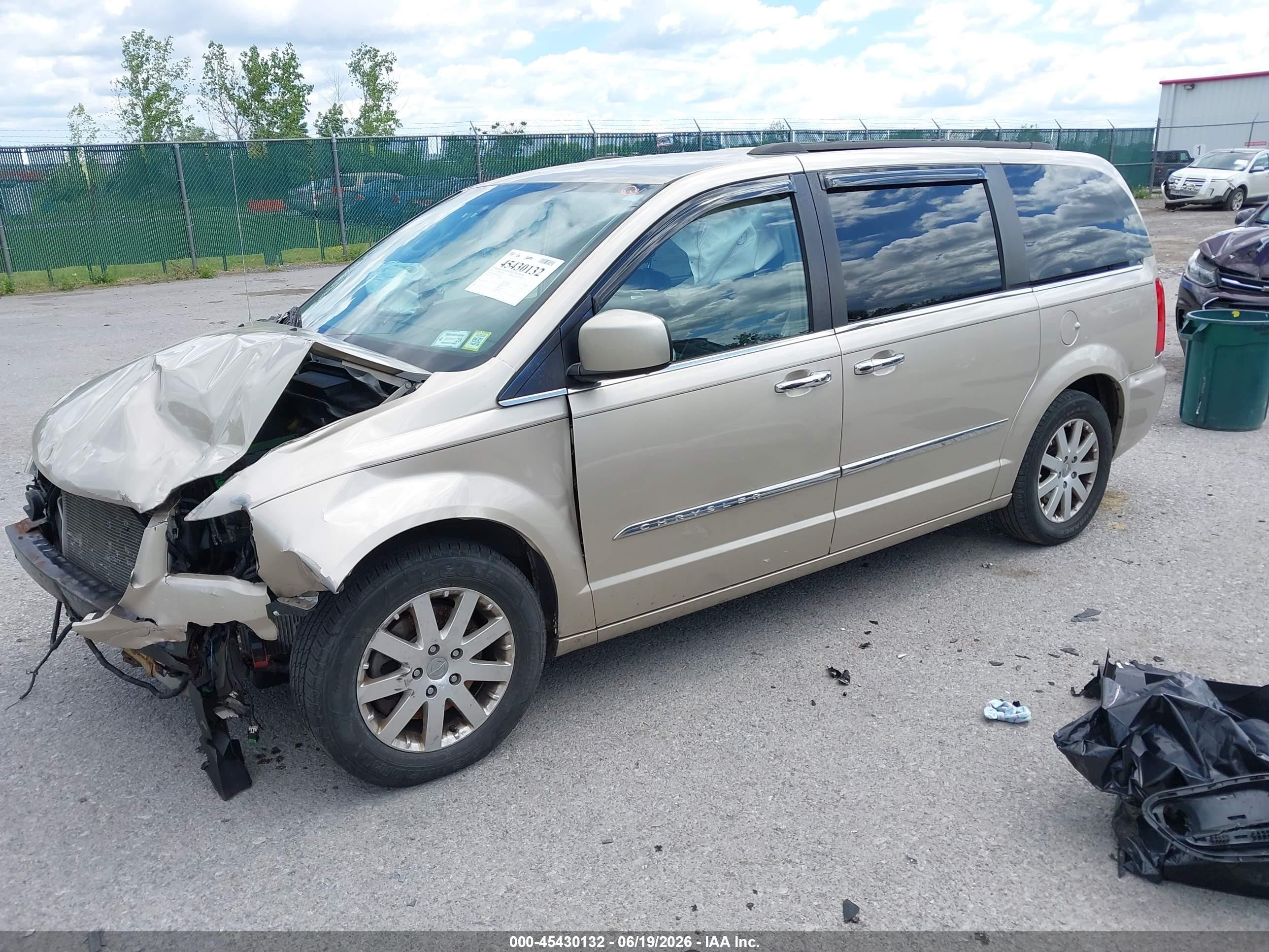 2015 Chrysler Town & Country Touring Gold vin: 2C4RC1BG5FR520238