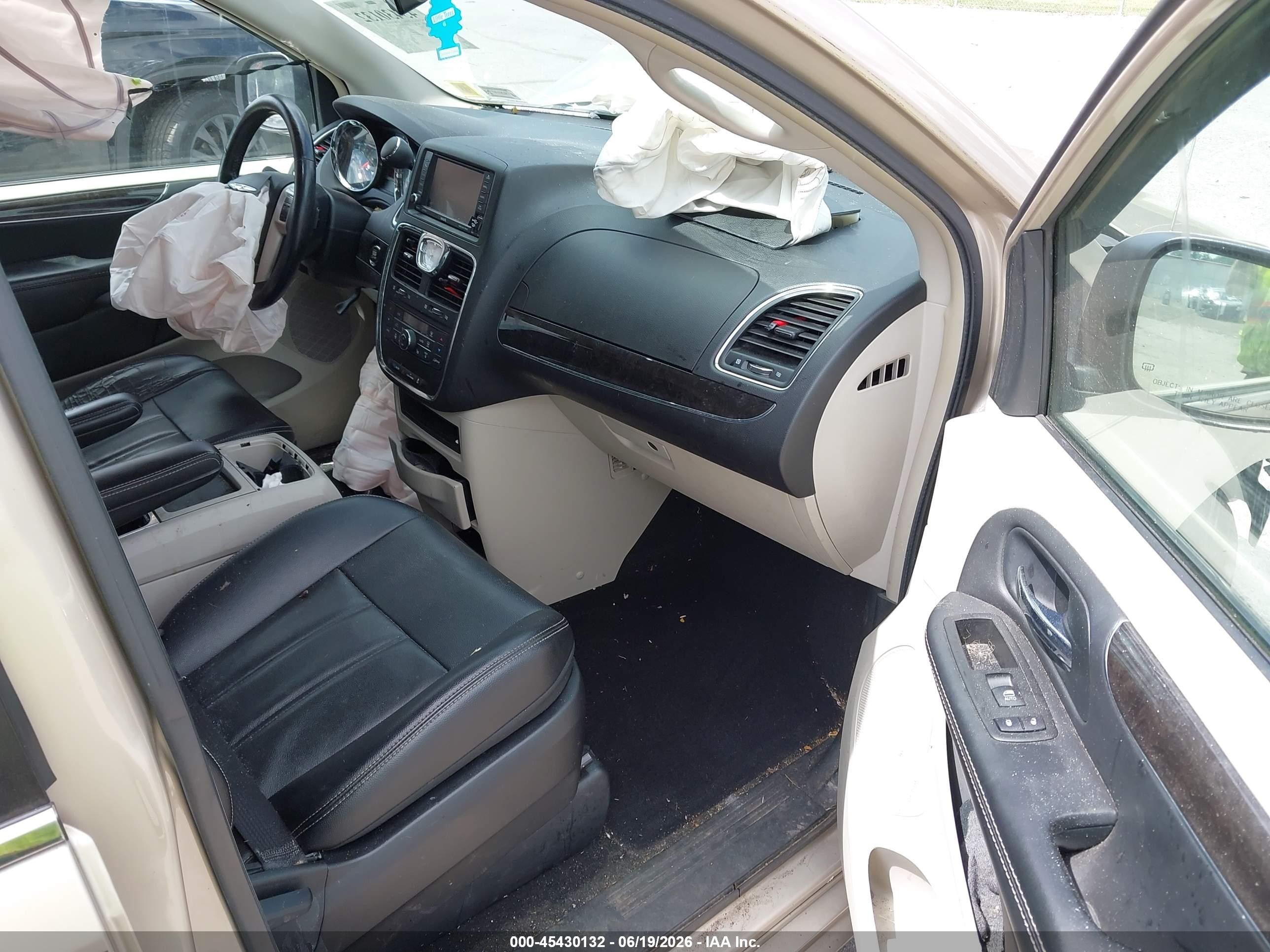 2015 Chrysler Town & Country Touring Gold vin: 2C4RC1BG5FR520238