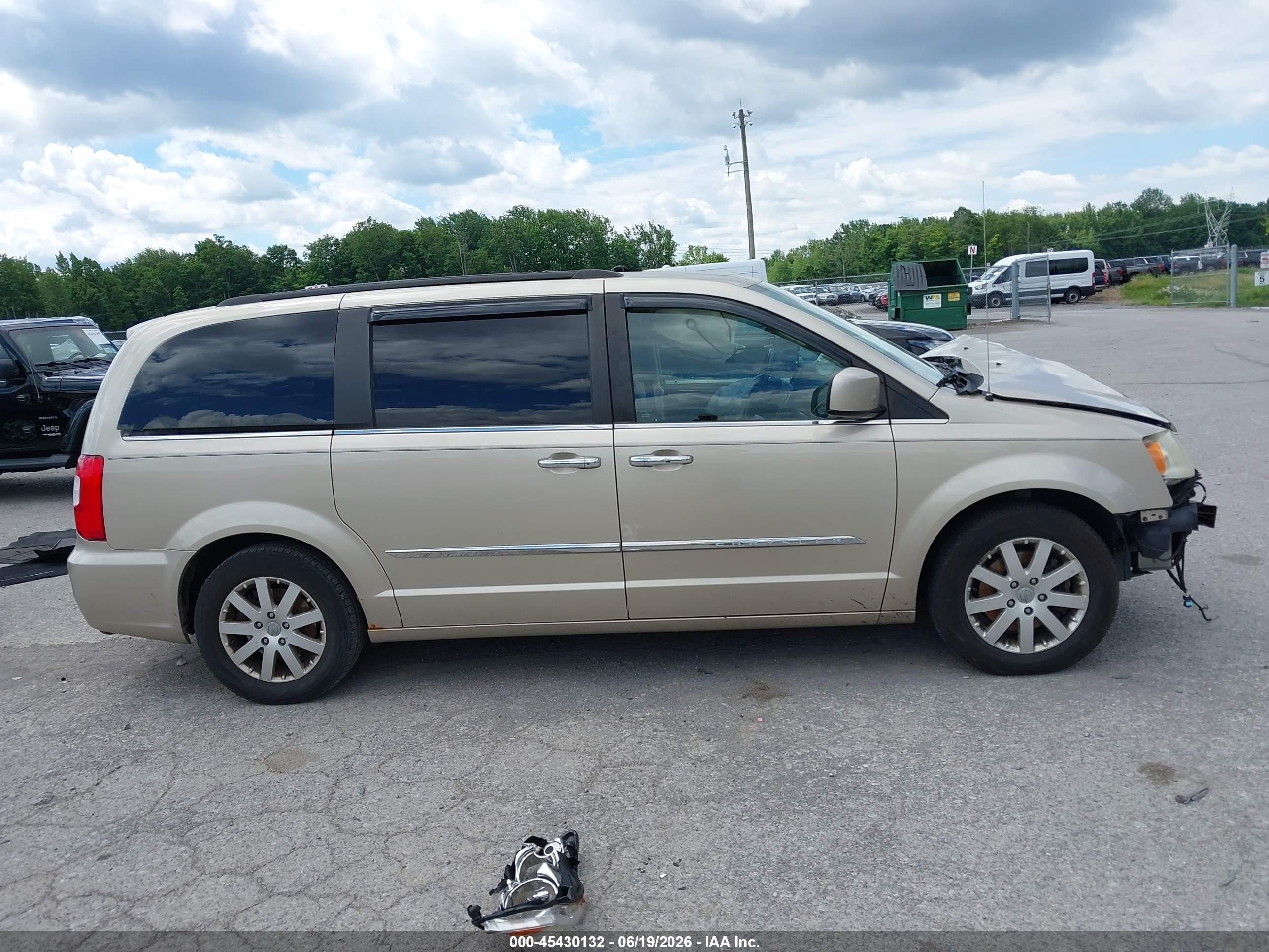 2015 Chrysler Town & Country Touring Gold vin: 2C4RC1BG5FR520238