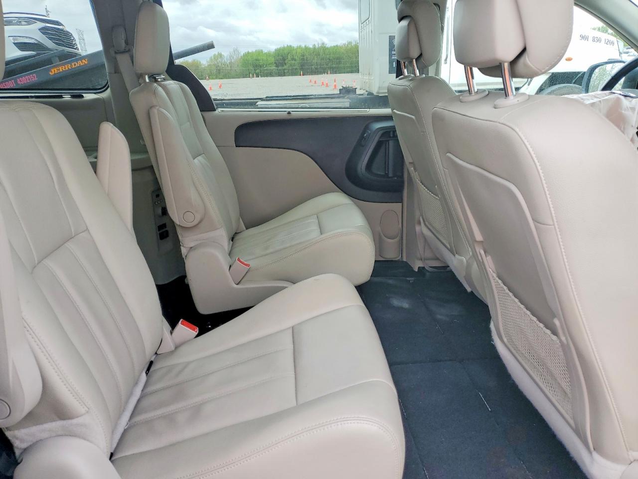 2015 Chrysler Town & Country Touring Silver vin: 2C4RC1BG5FR520353