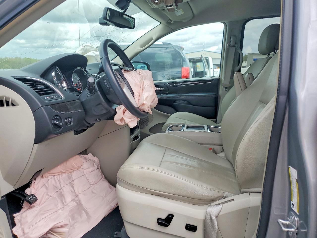 2015 Chrysler Town & Country Touring Silver vin: 2C4RC1BG5FR520353