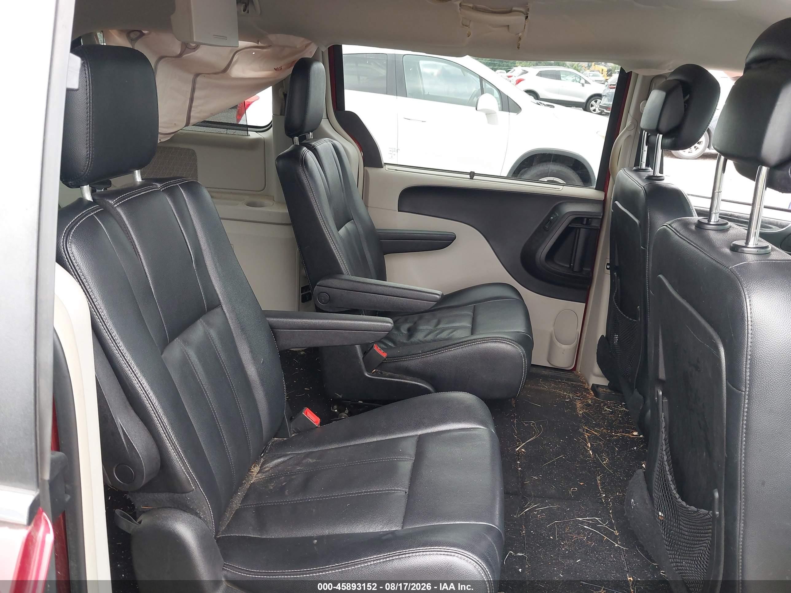 2015 Chrysler Town & Country Touring Red vin: 2C4RC1BG5FR539193