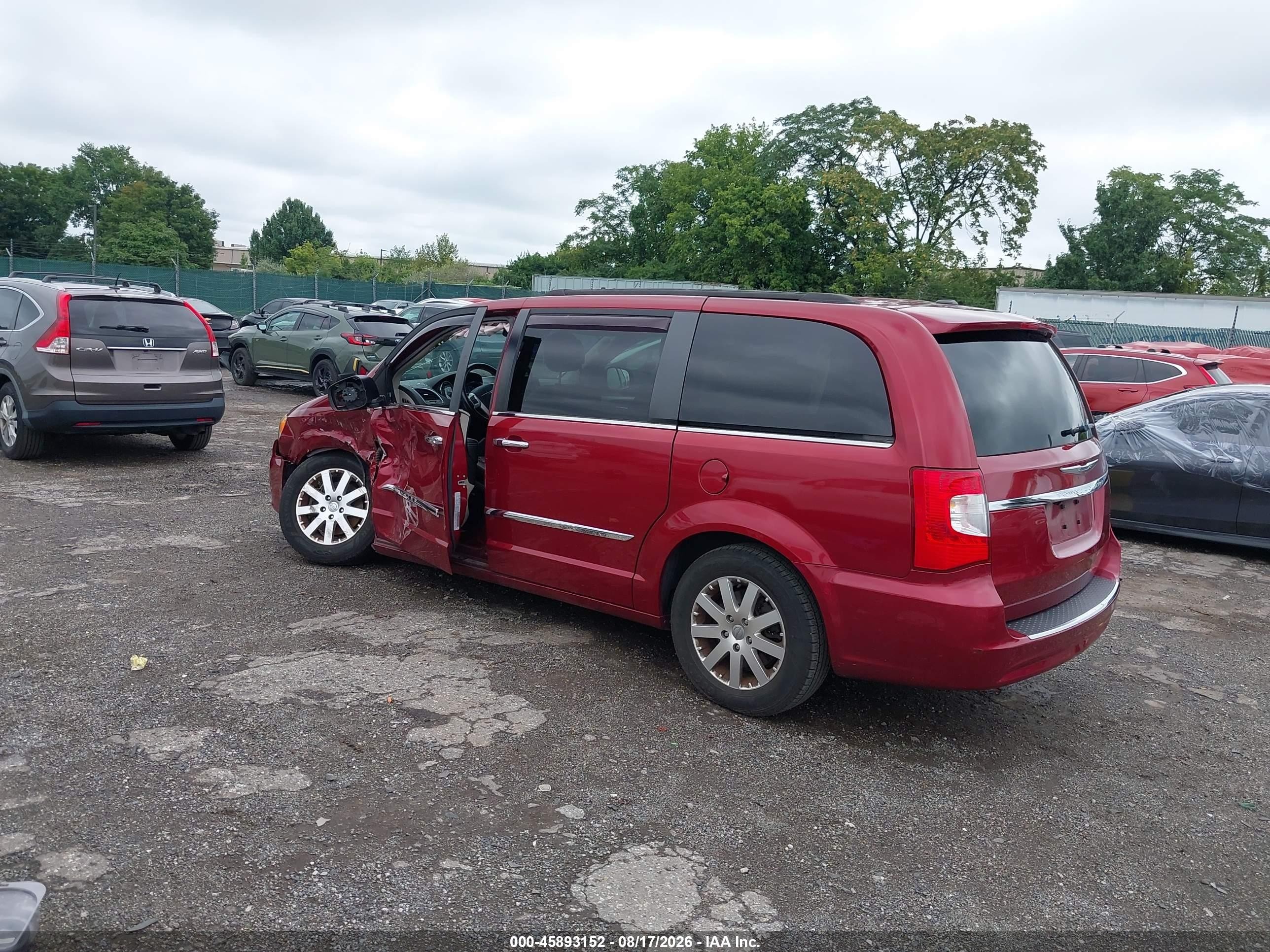 2015 Chrysler Town & Country Touring Red vin: 2C4RC1BG5FR539193