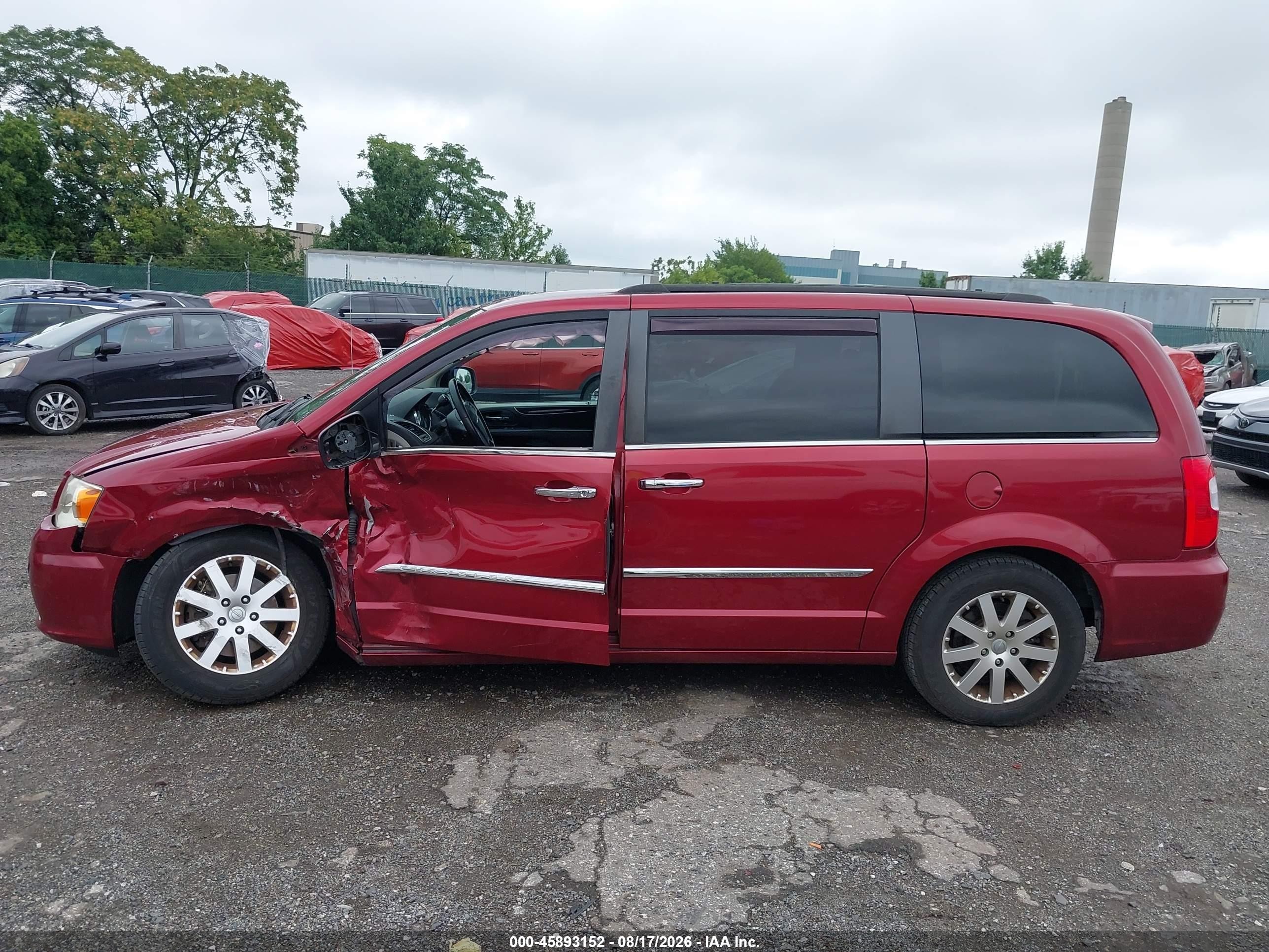 2015 Chrysler Town & Country Touring Red vin: 2C4RC1BG5FR539193
