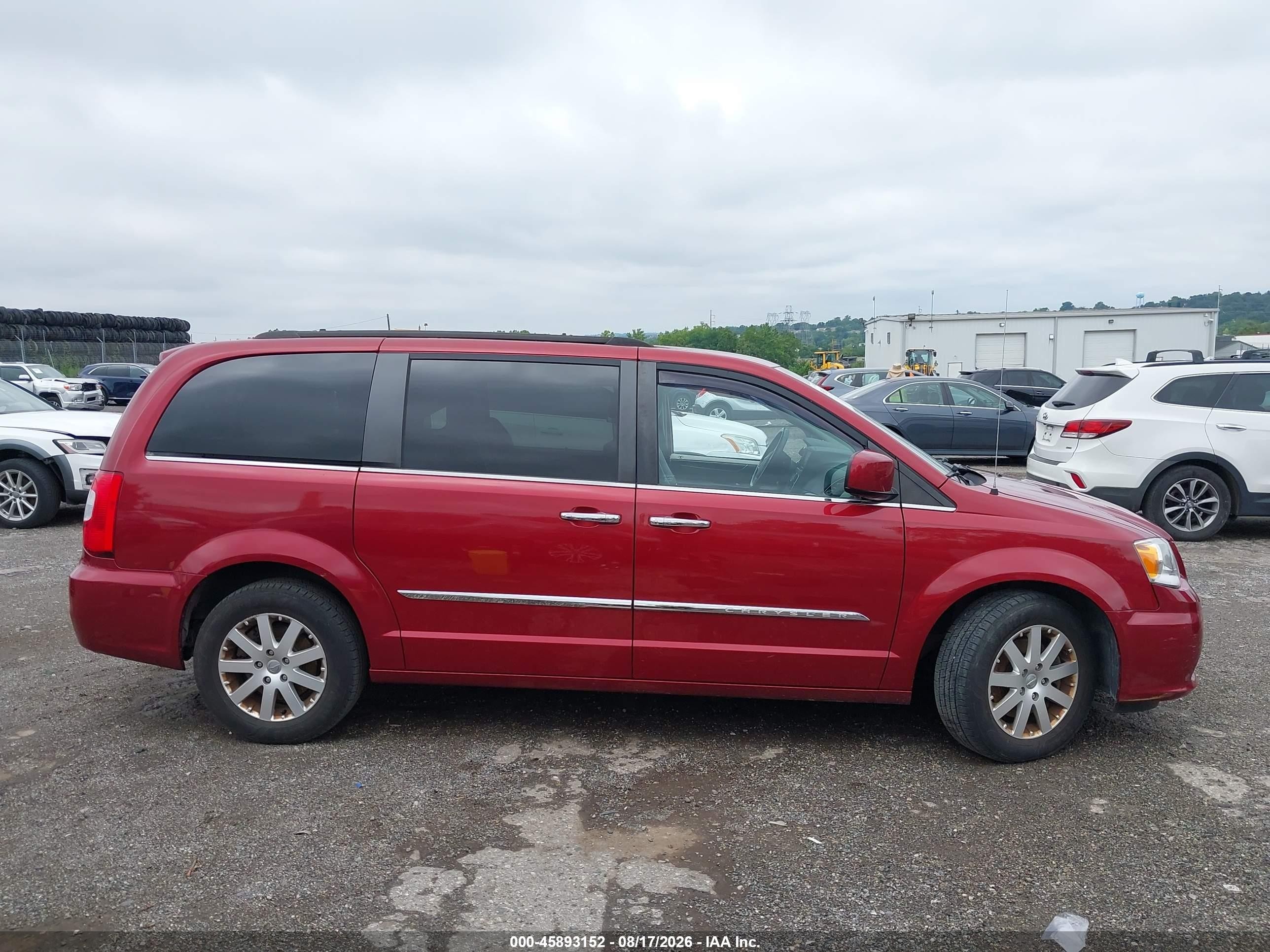 2015 Chrysler Town & Country Touring Red vin: 2C4RC1BG5FR539193