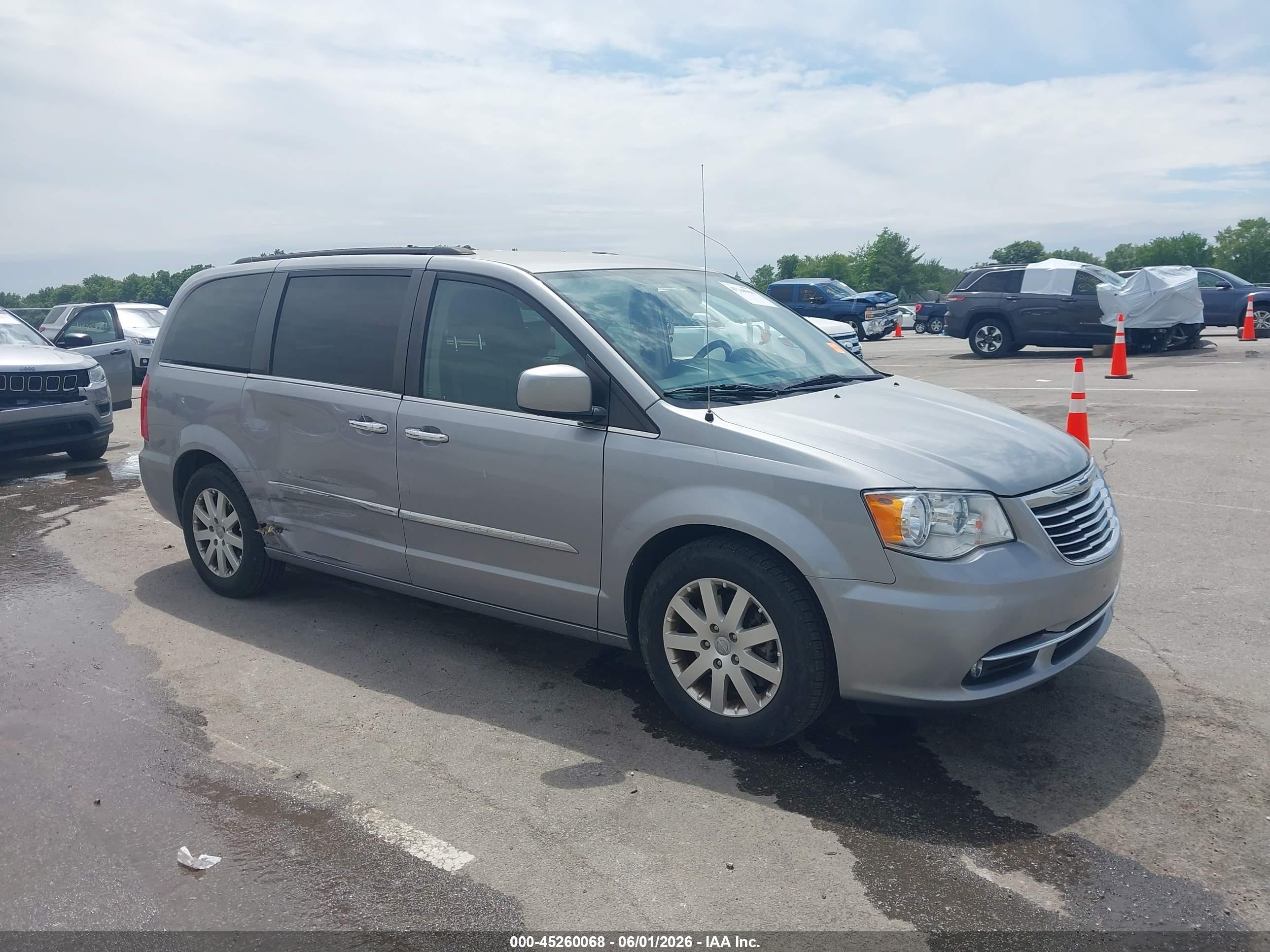 2015 Chrysler Town & Country Touring Silver vin: 2C4RC1BG5FR562652