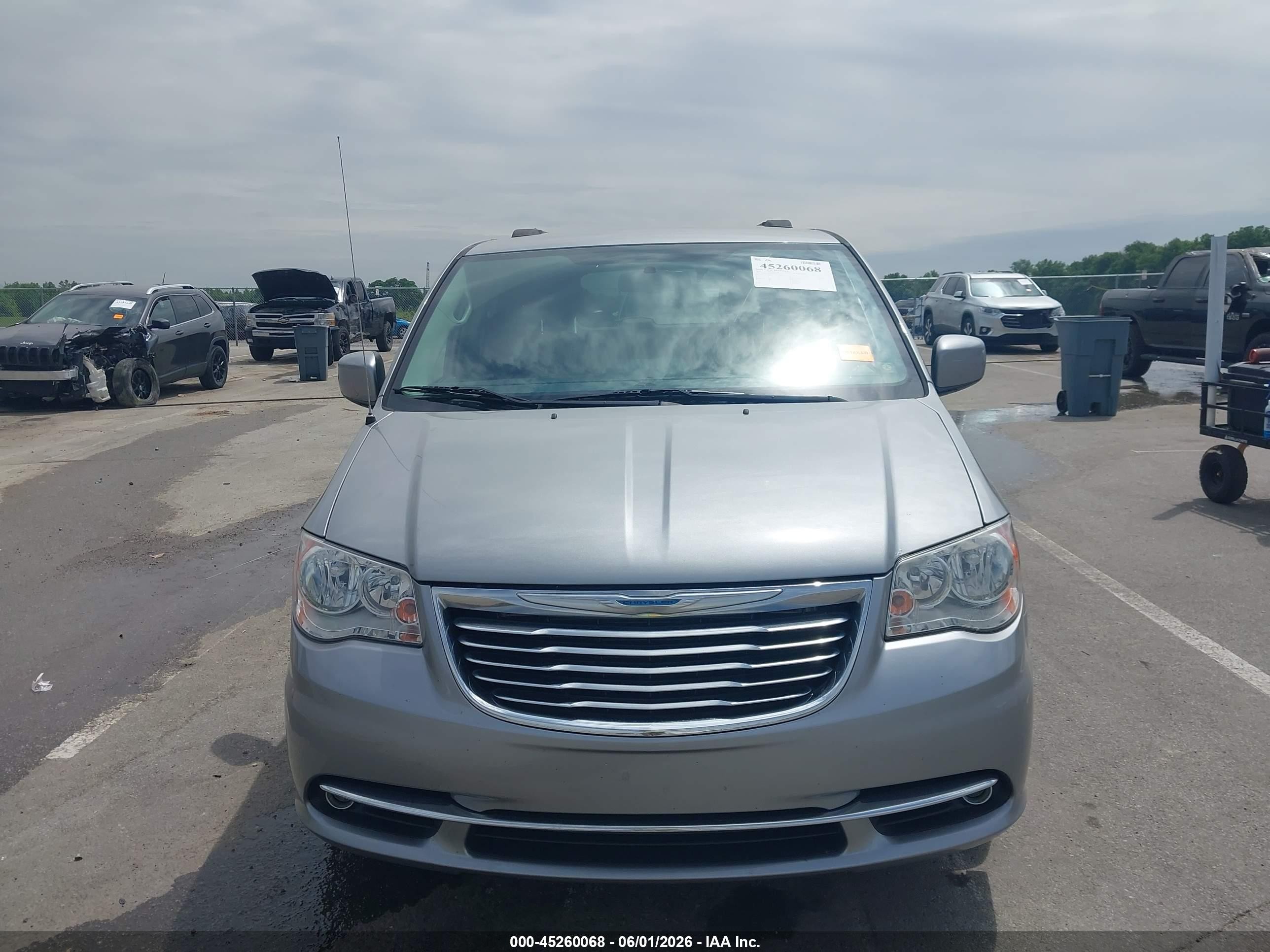 2015 Chrysler Town & Country Touring Silver vin: 2C4RC1BG5FR562652