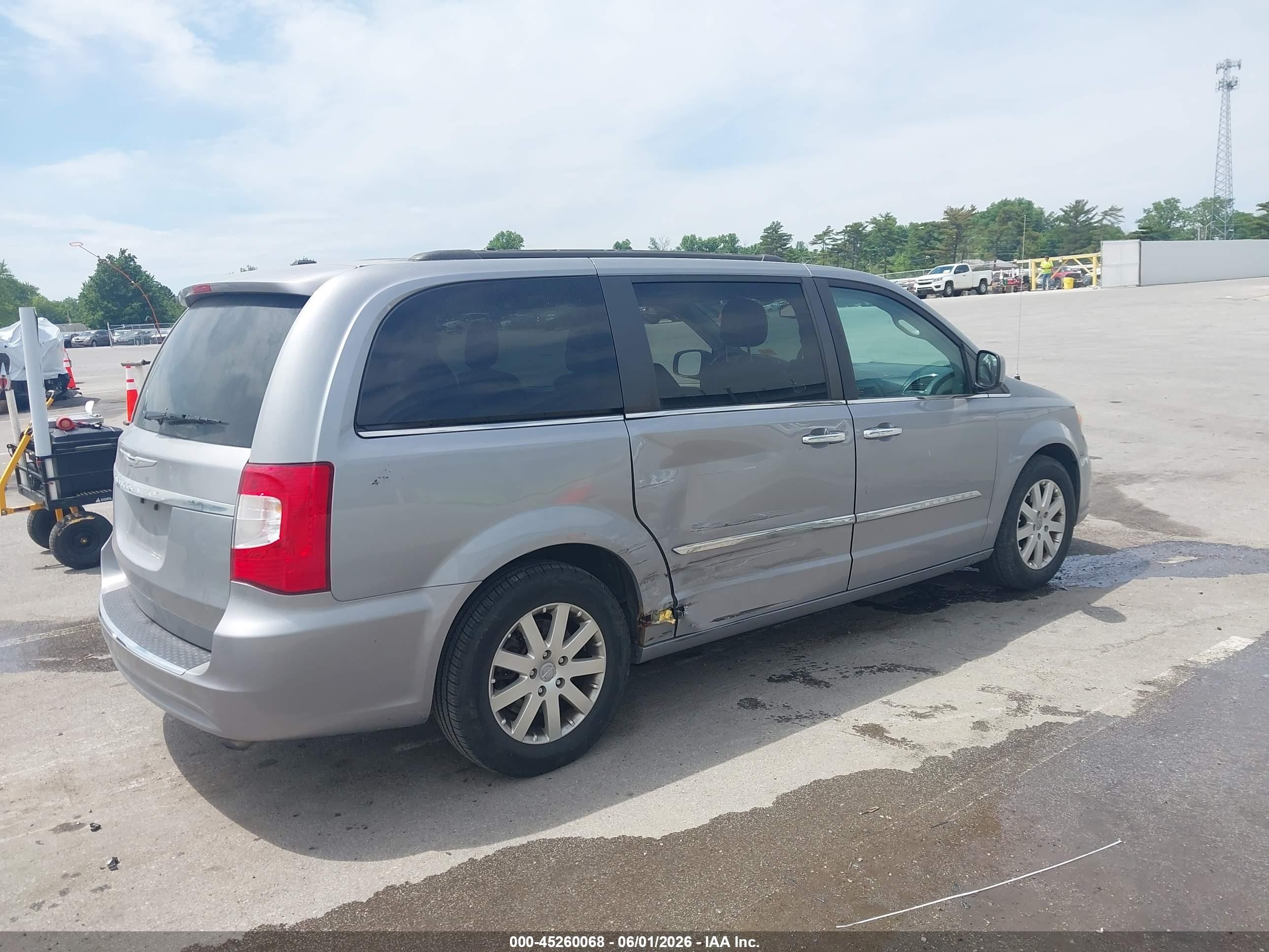 2015 Chrysler Town & Country Touring Silver vin: 2C4RC1BG5FR562652