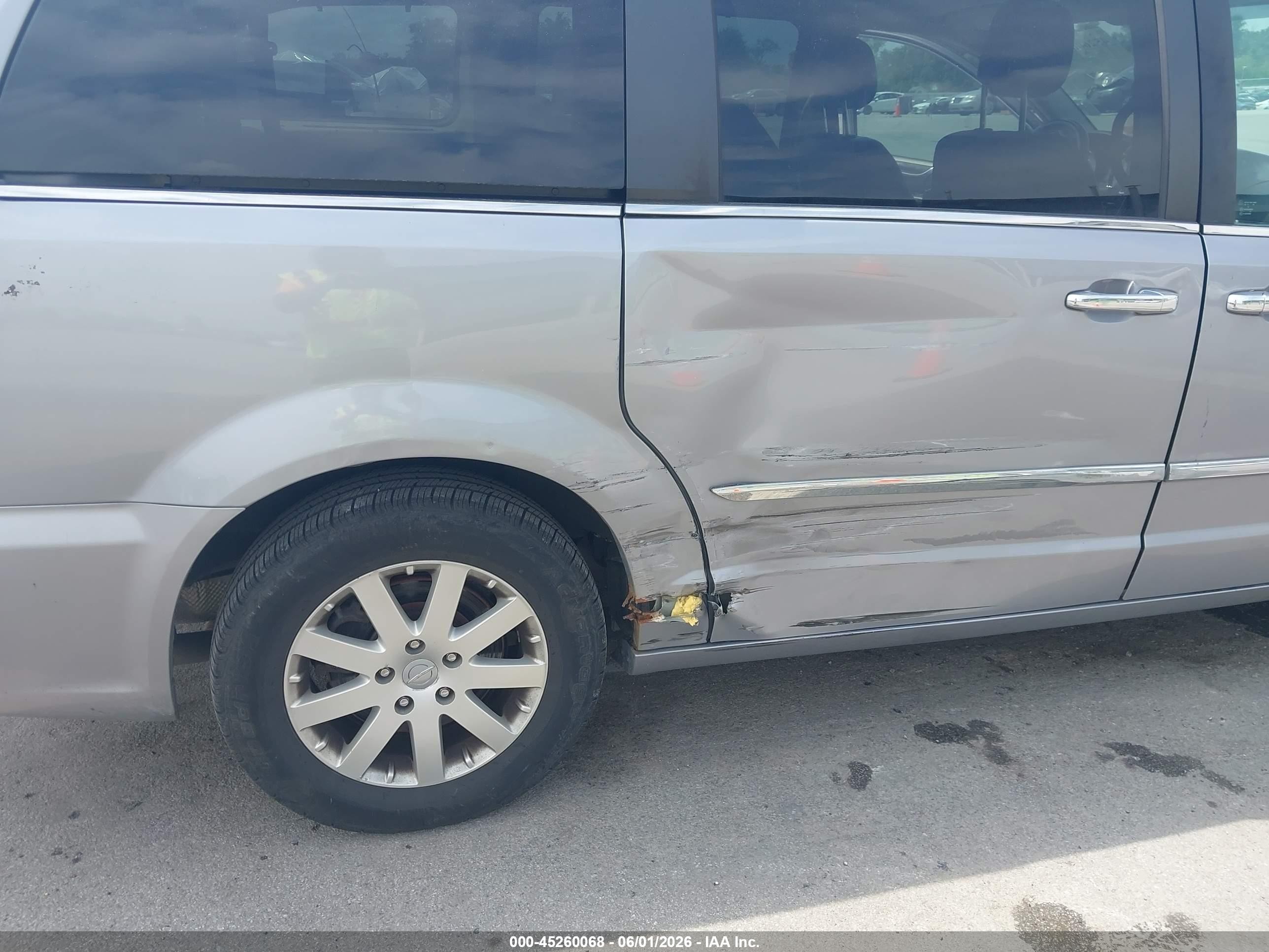2015 Chrysler Town & Country Touring Silver vin: 2C4RC1BG5FR562652