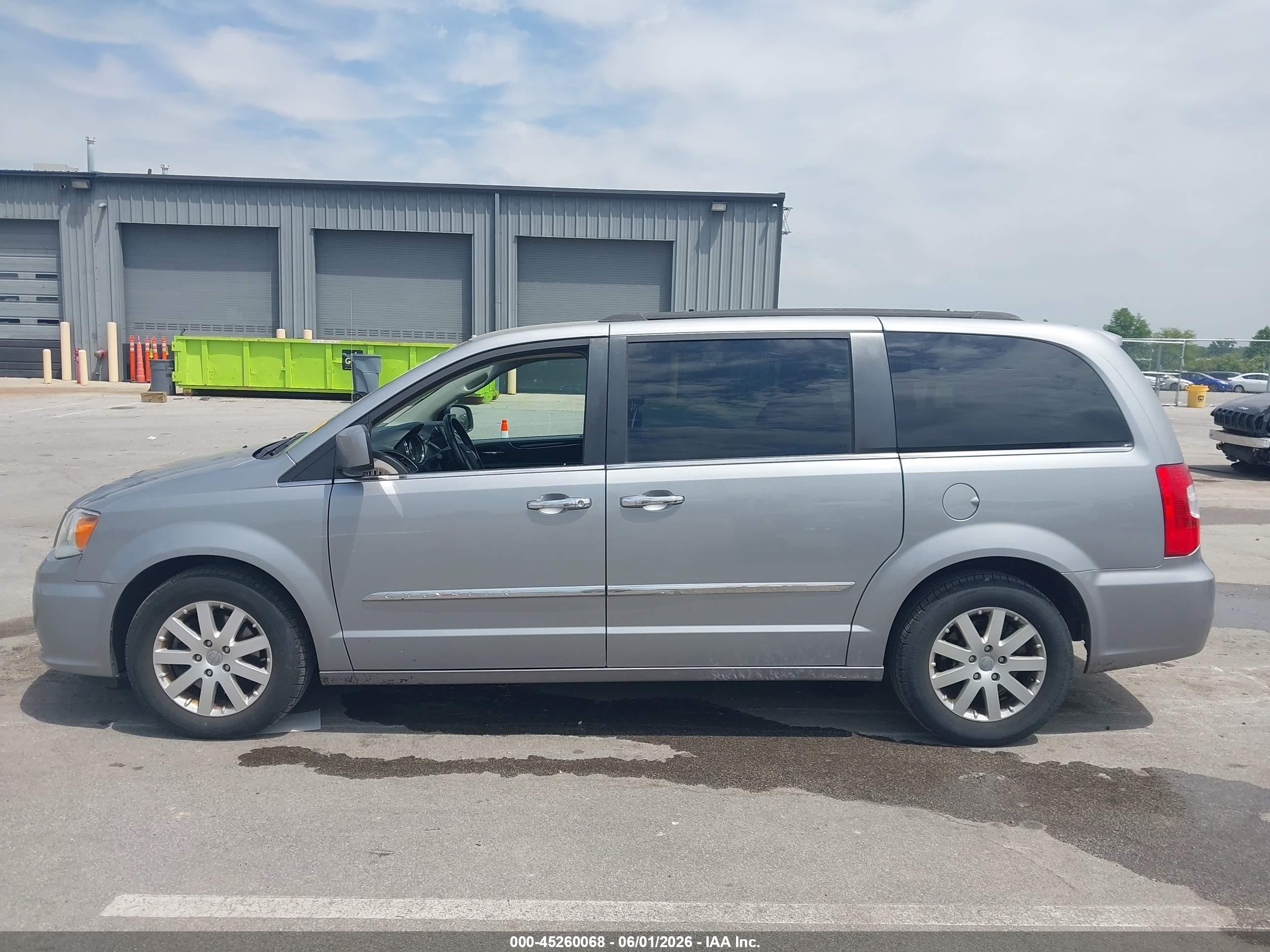 2015 Chrysler Town & Country Touring Silver vin: 2C4RC1BG5FR562652