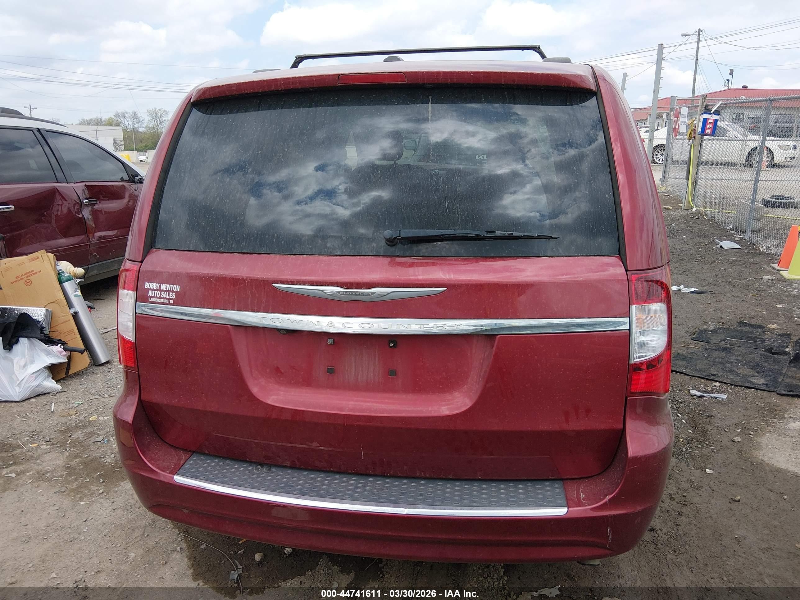 2015 Chrysler Town & Country Touring Red vin: 2C4RC1BG5FR563039