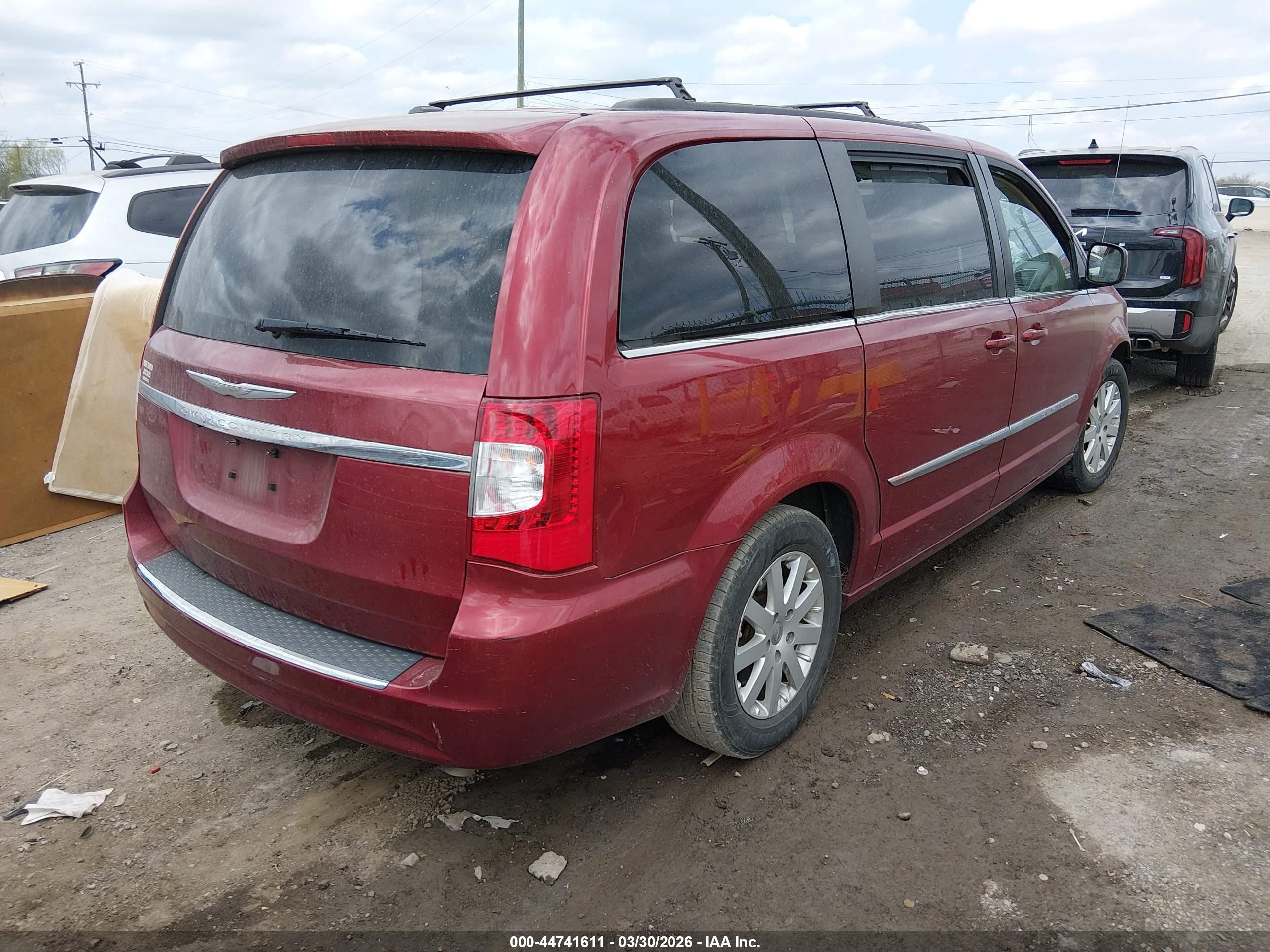 2015 Chrysler Town & Country Touring Red vin: 2C4RC1BG5FR563039