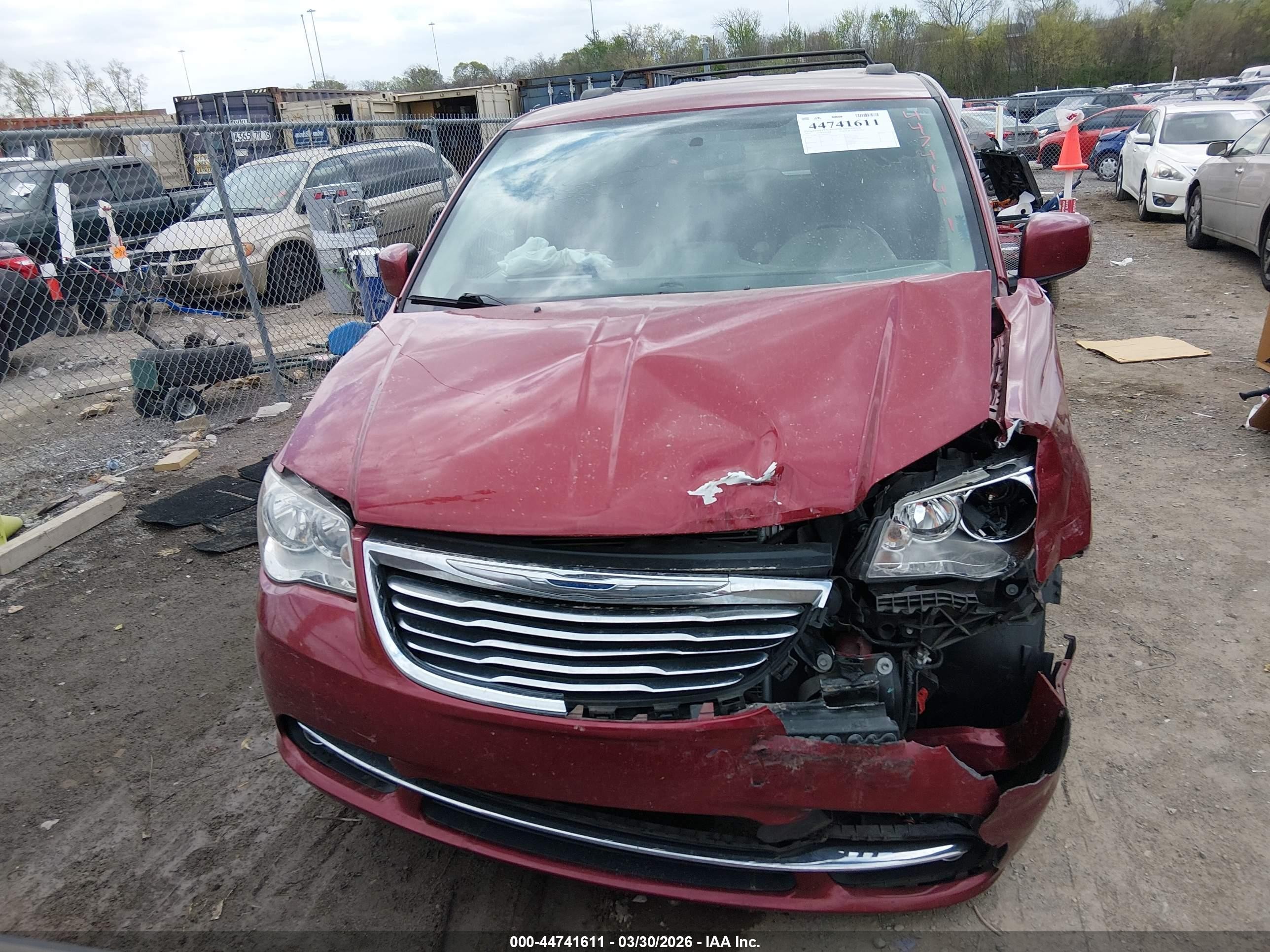 2015 Chrysler Town & Country Touring Red vin: 2C4RC1BG5FR563039