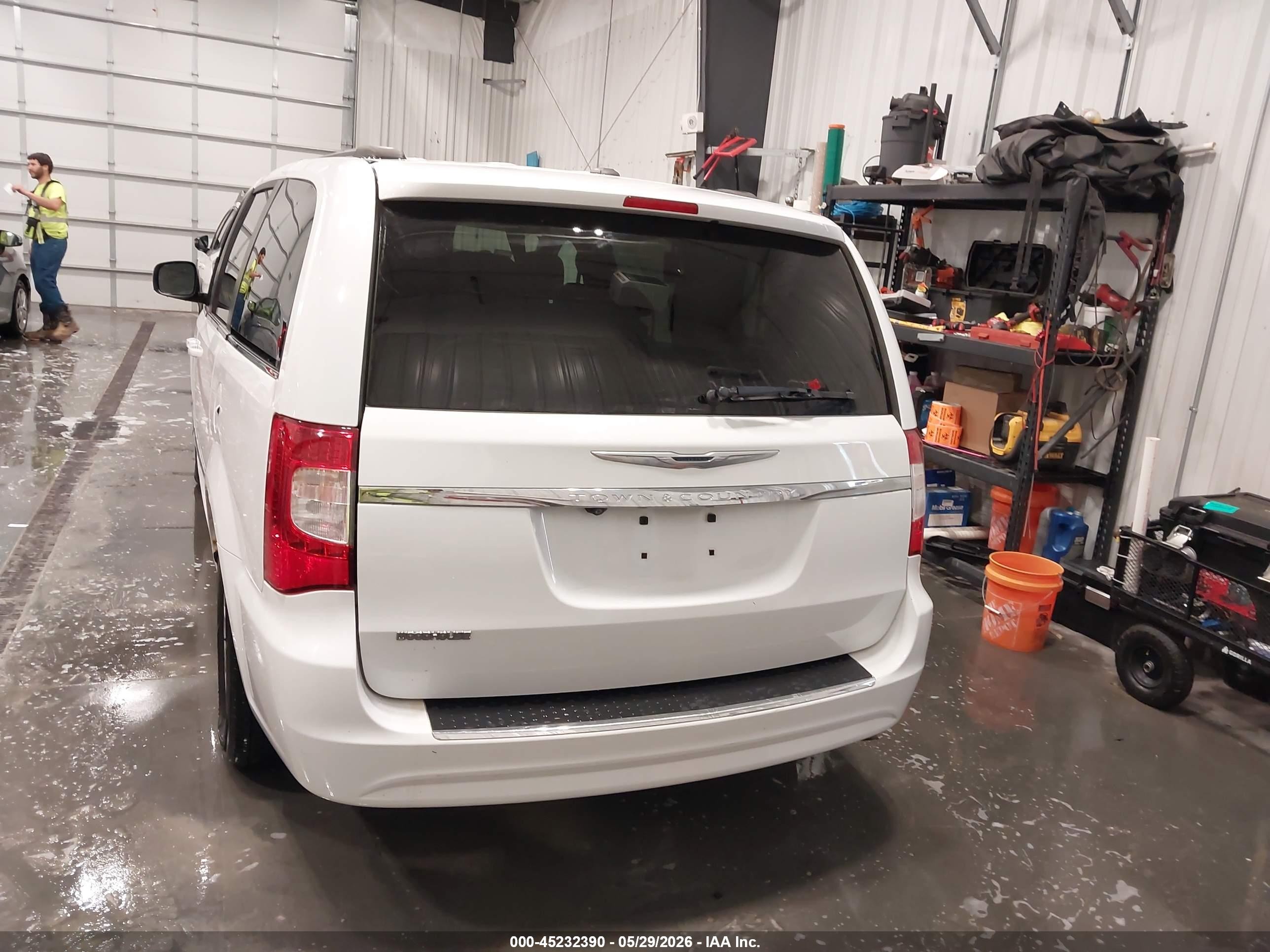 2015 Chrysler Town & Country Touring Белый vin: 2C4RC1BG5FR563087