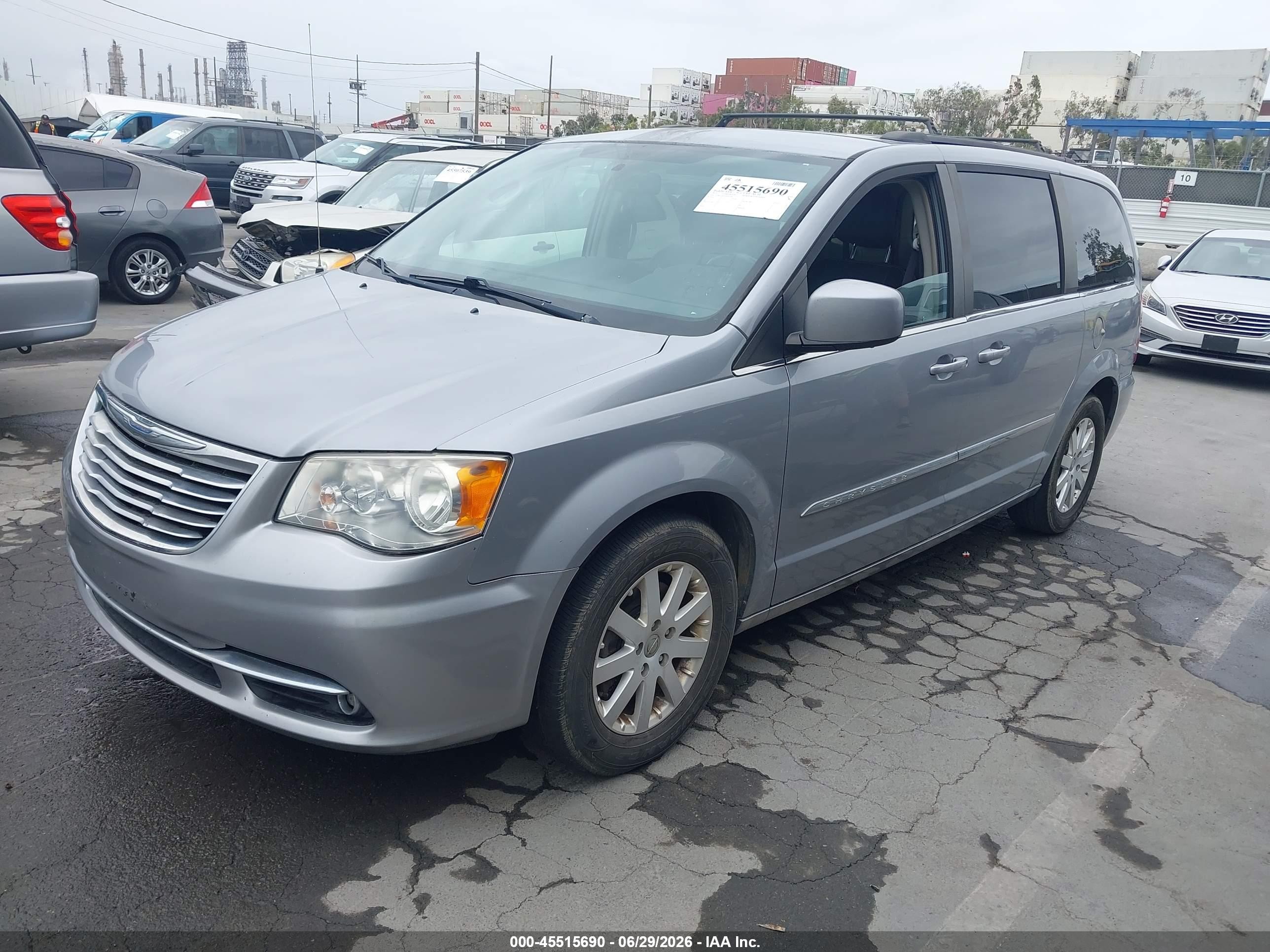 2015 Chrysler Town & Country Touring Silver vin: 2C4RC1BG5FR582240