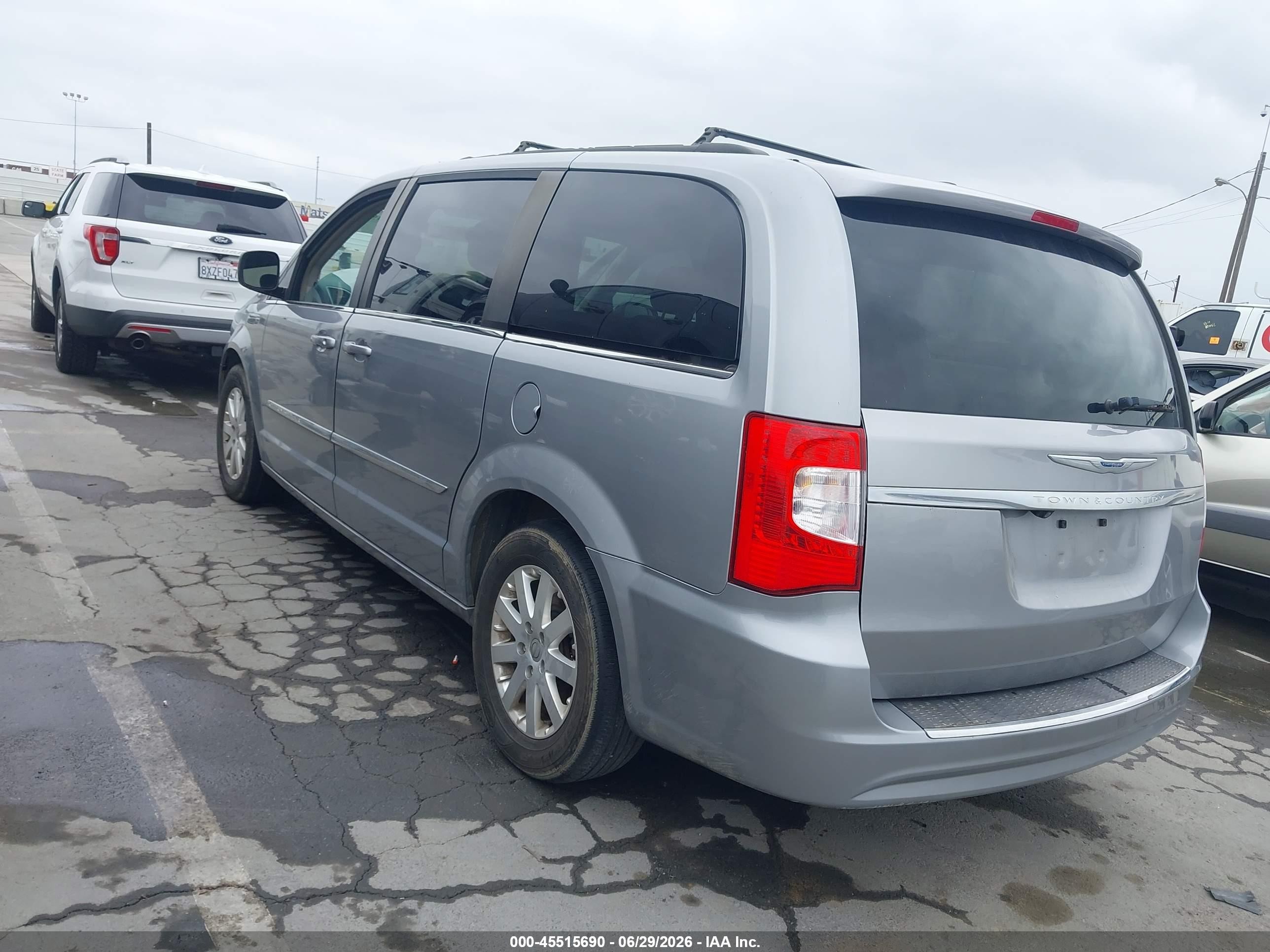 2015 Chrysler Town & Country Touring Silver vin: 2C4RC1BG5FR582240
