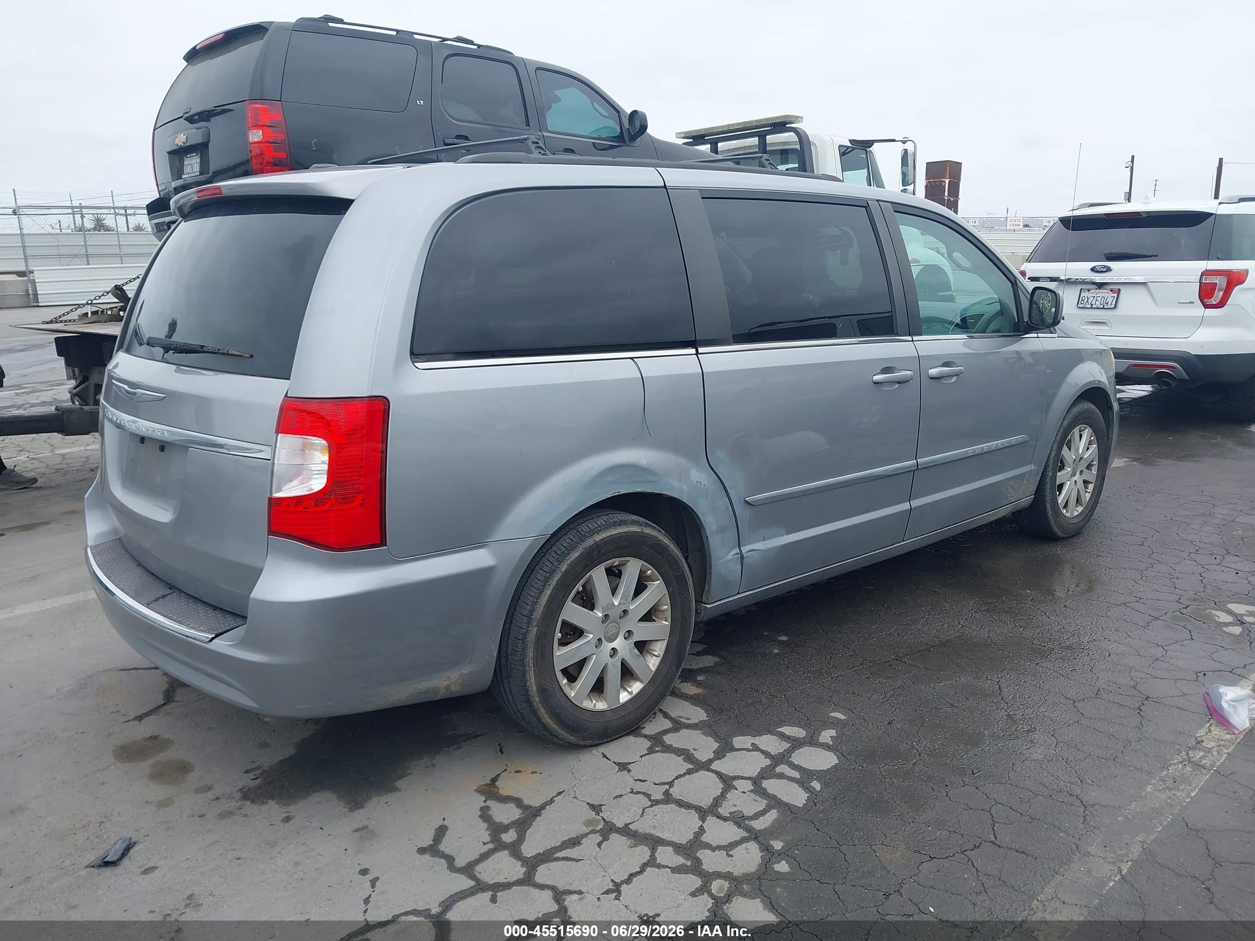 2015 Chrysler Town & Country Touring Silver vin: 2C4RC1BG5FR582240