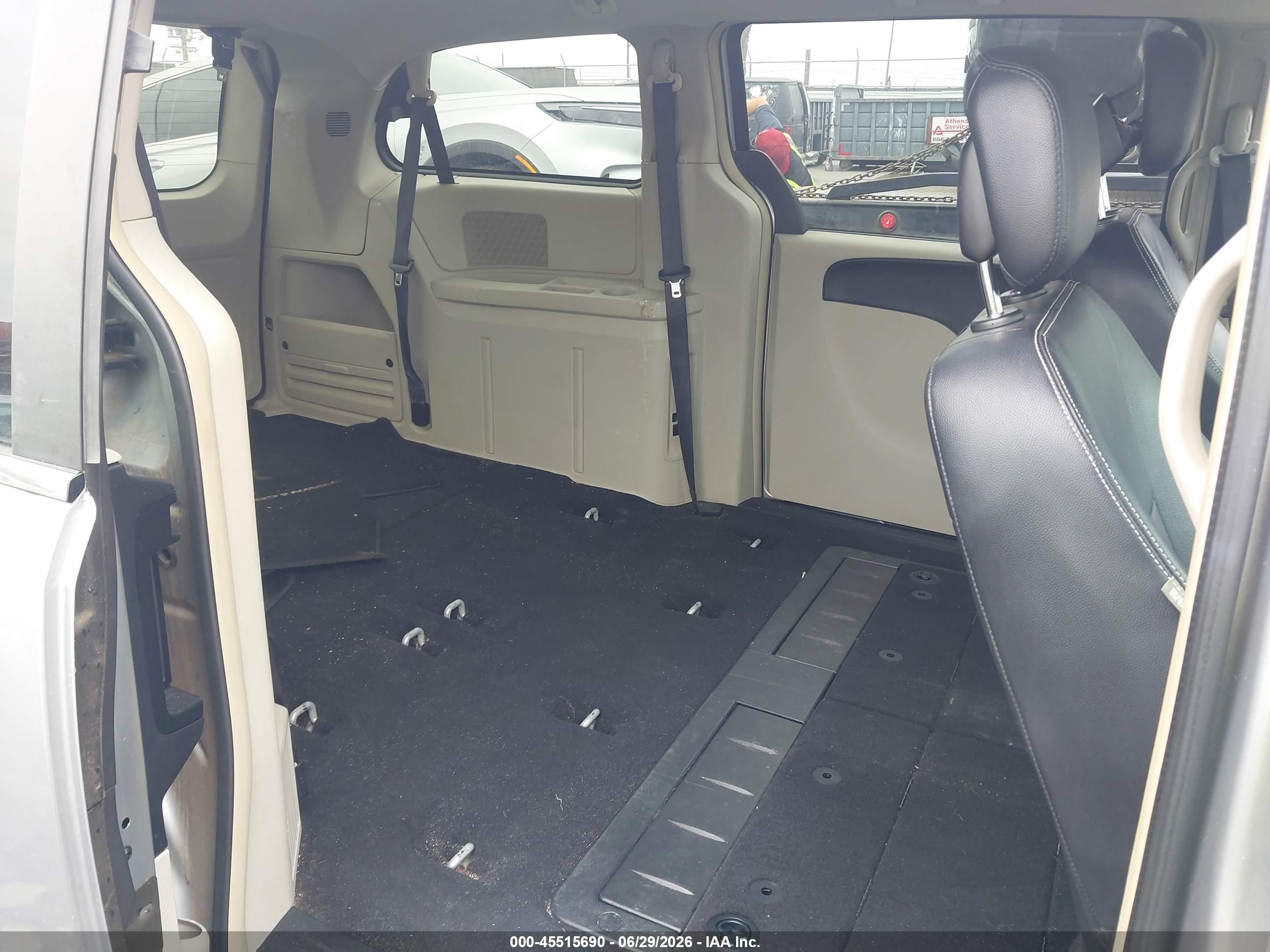 2015 Chrysler Town & Country Touring Silver vin: 2C4RC1BG5FR582240