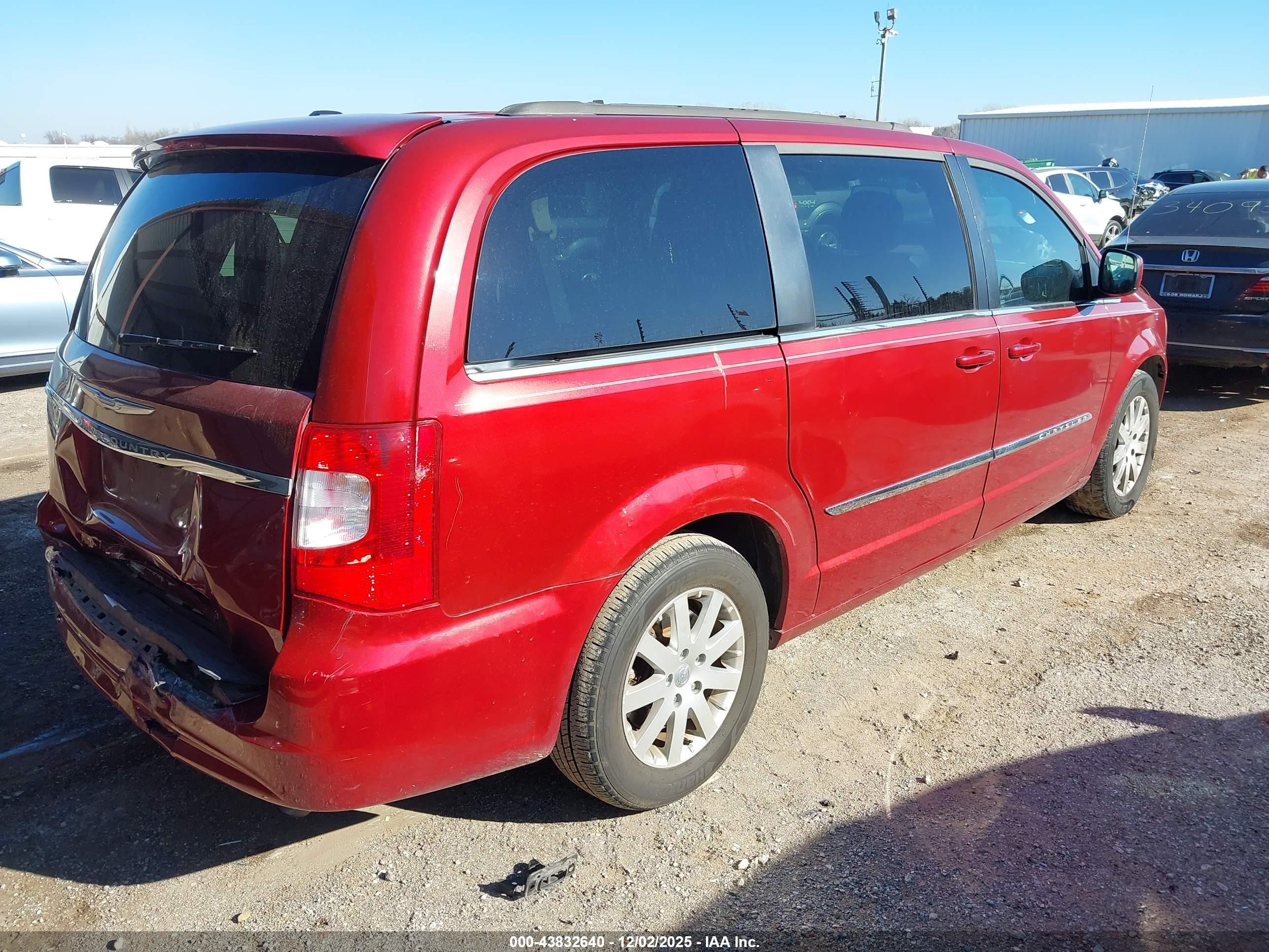 2015 Chrysler Town & Country Touring Red vin: 2C4RC1BG5FR583176