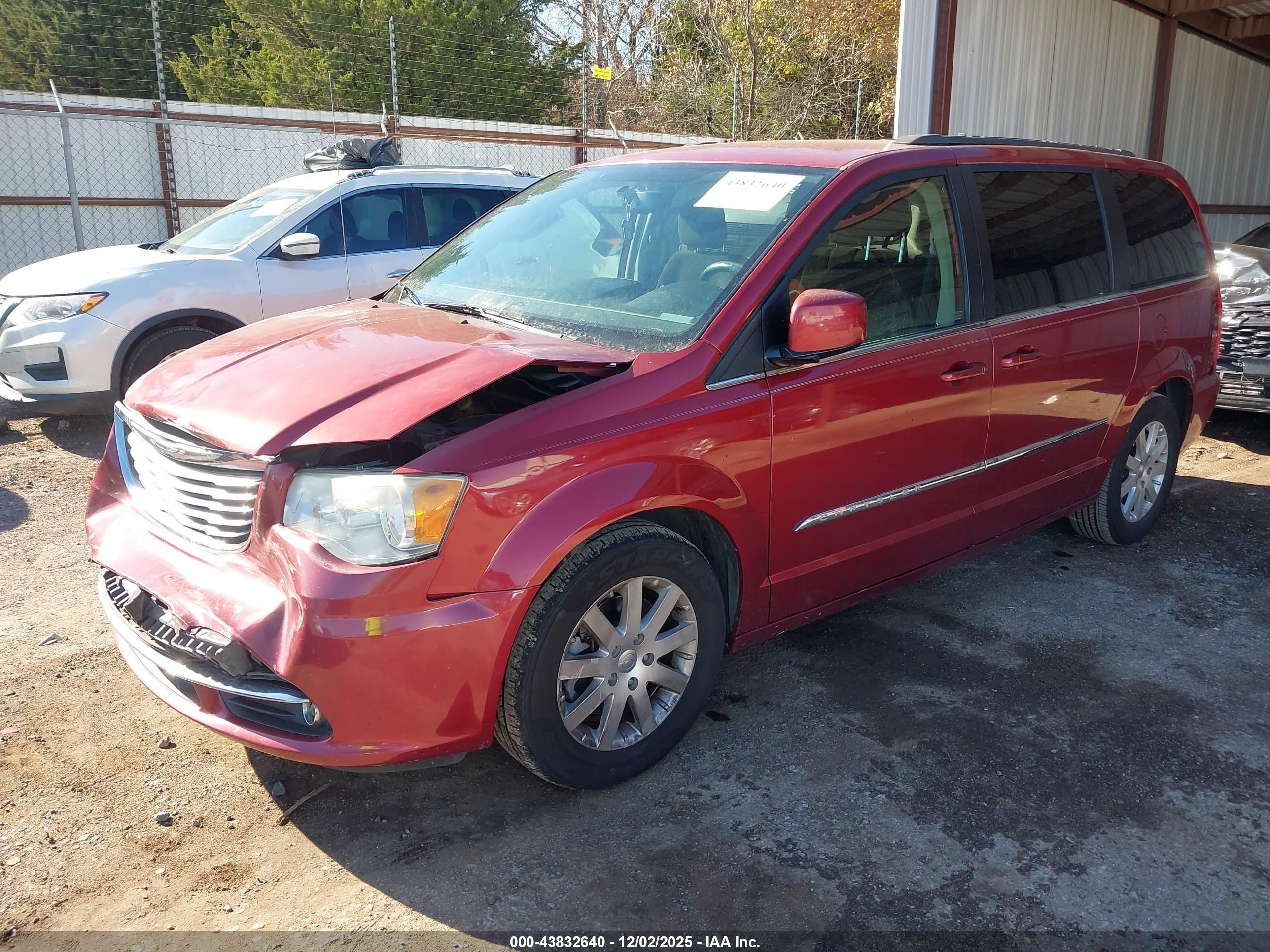 2015 Chrysler Town & Country Touring Red vin: 2C4RC1BG5FR583176