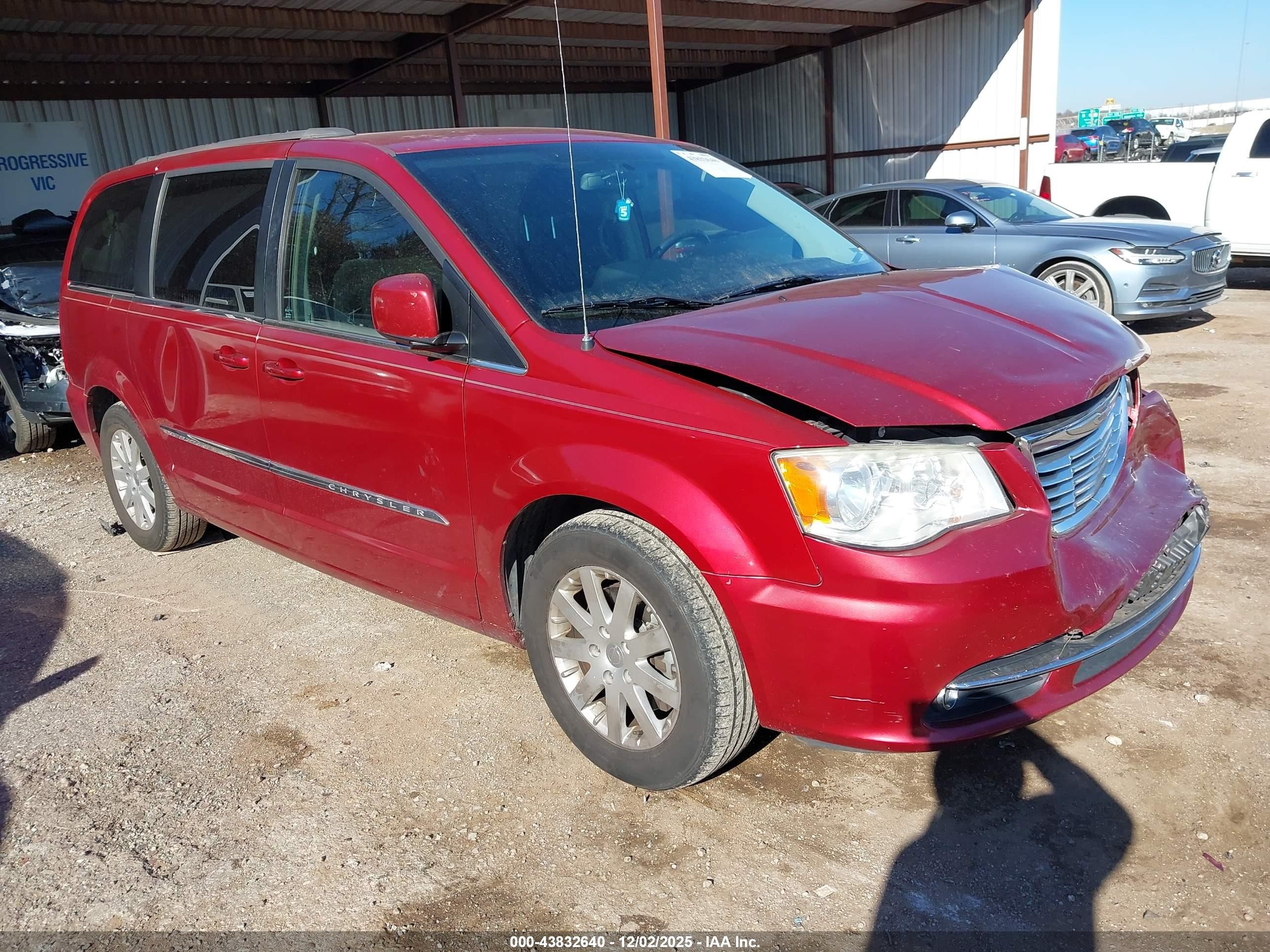 2015 Chrysler Town & Country Touring Red vin: 2C4RC1BG5FR583176