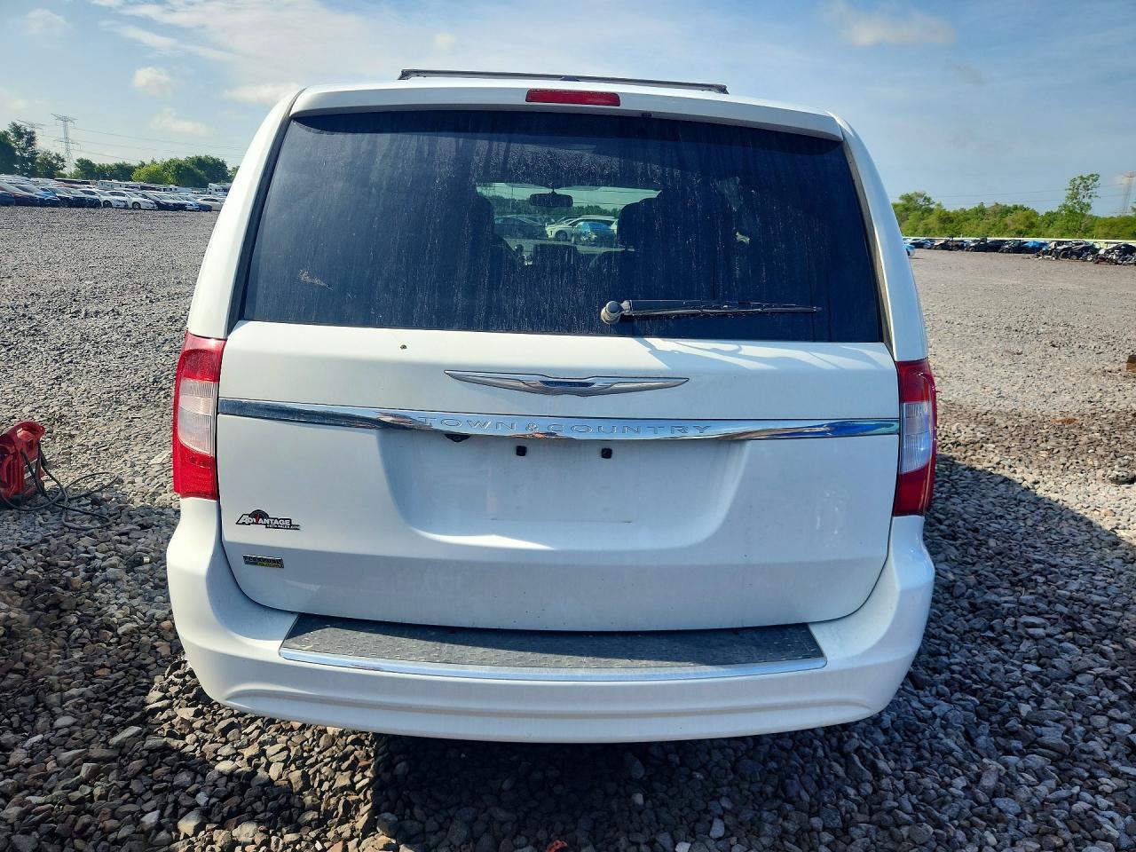 2015 Chrysler Town & Country Touring White vin: 2C4RC1BG5FR588894
