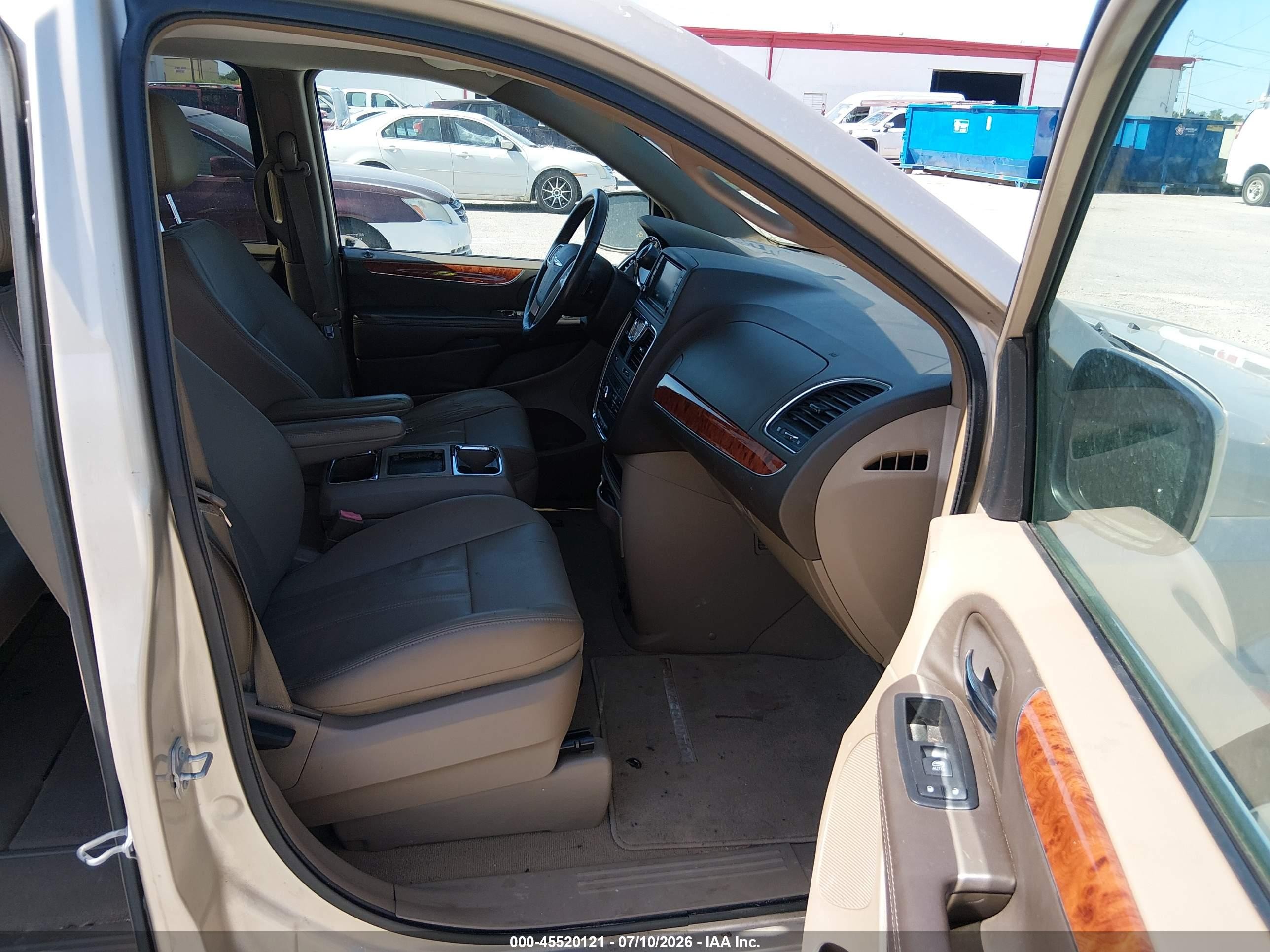 2015 Chrysler Town & Country Touring Gold vin: 2C4RC1BG5FR620498