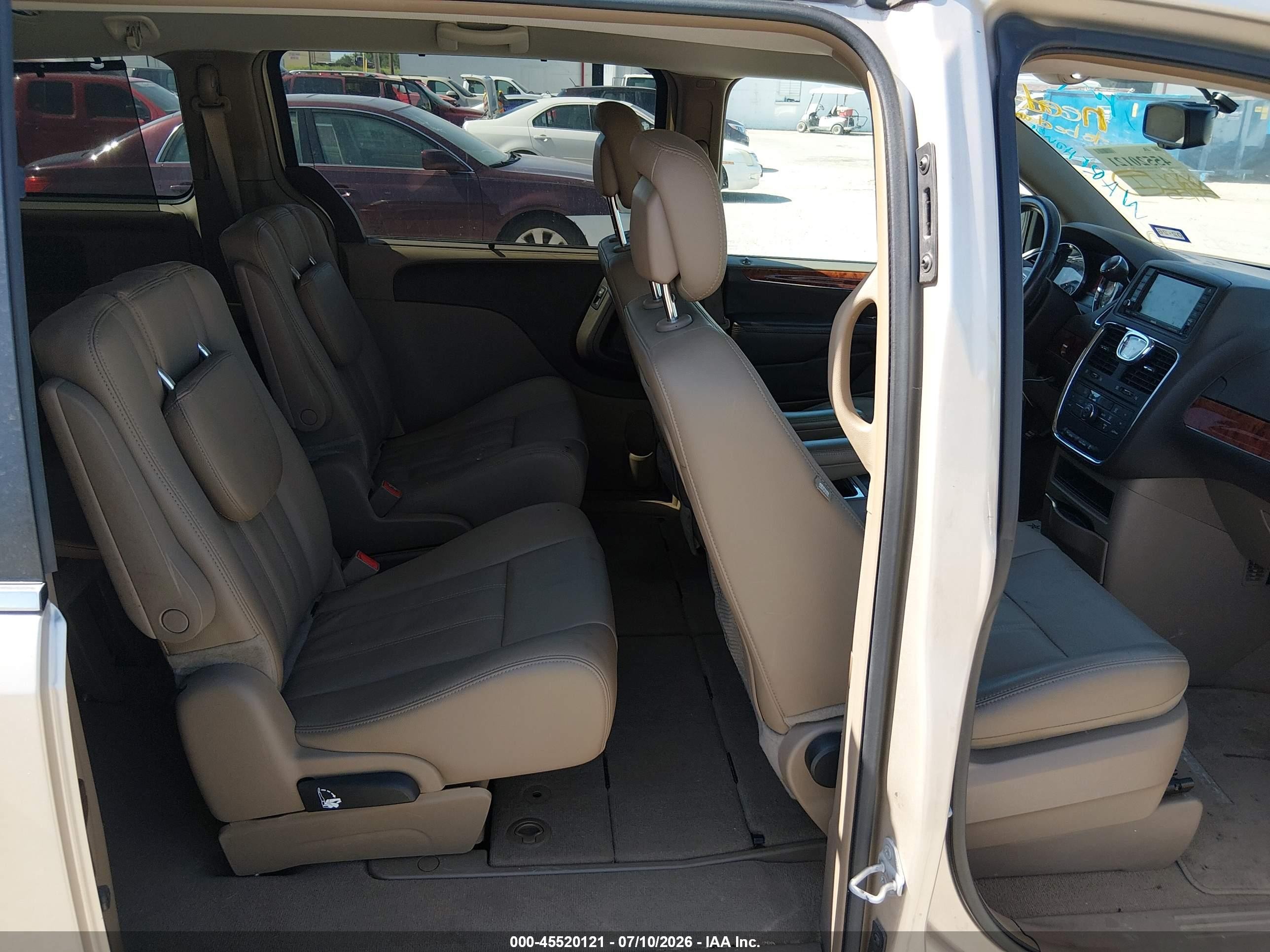 2015 Chrysler Town & Country Touring Gold vin: 2C4RC1BG5FR620498