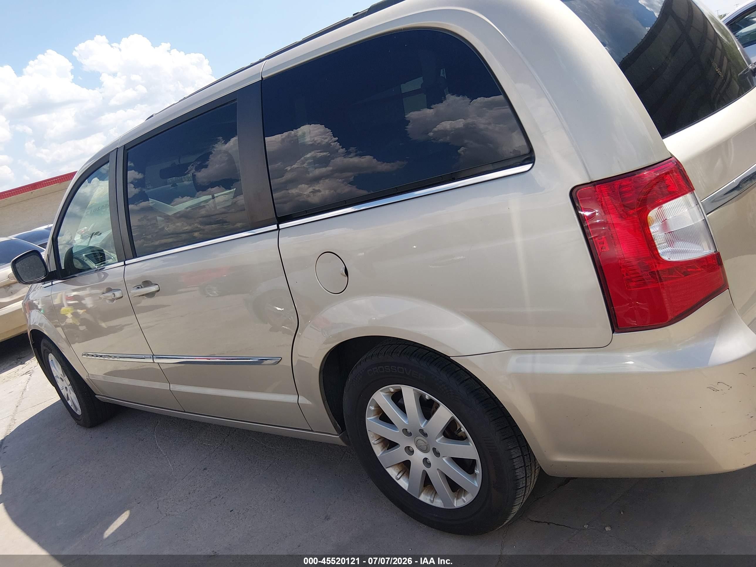 2015 Chrysler Town & Country Touring Gold vin: 2C4RC1BG5FR620498