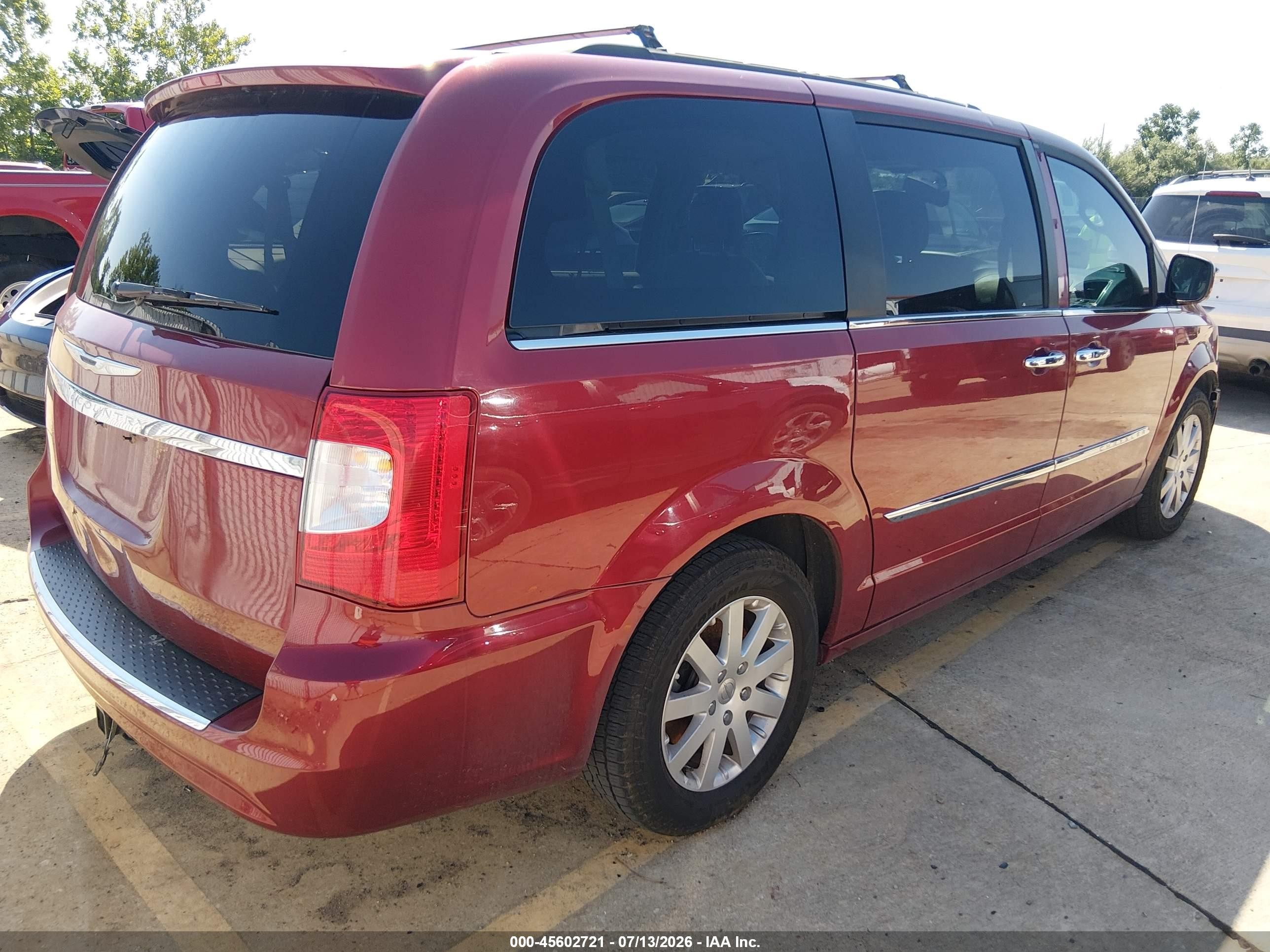 2015 Chrysler Town & Country Touring Red vin: 2C4RC1BG5FR629962