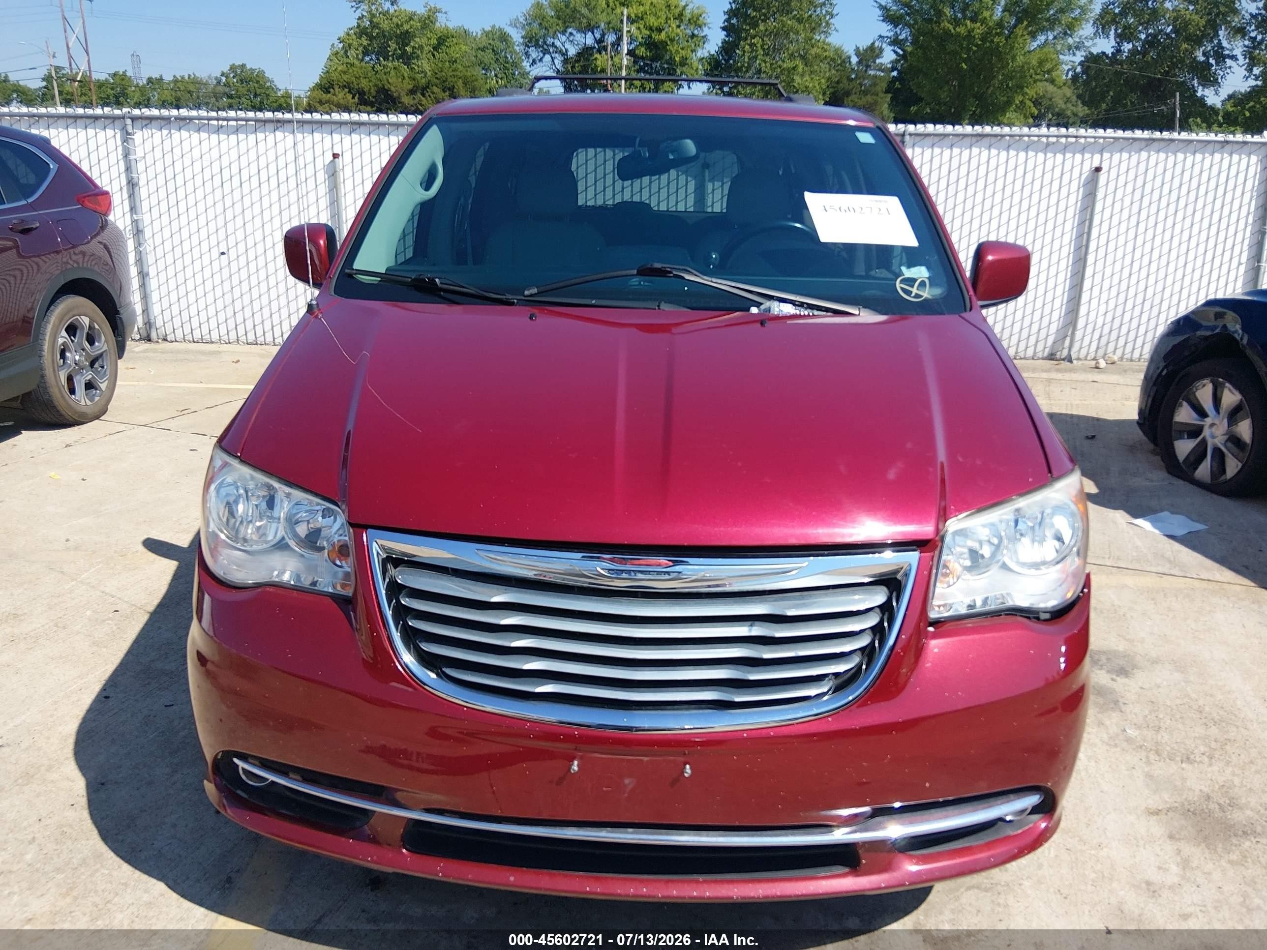 2015 Chrysler Town & Country Touring Red vin: 2C4RC1BG5FR629962