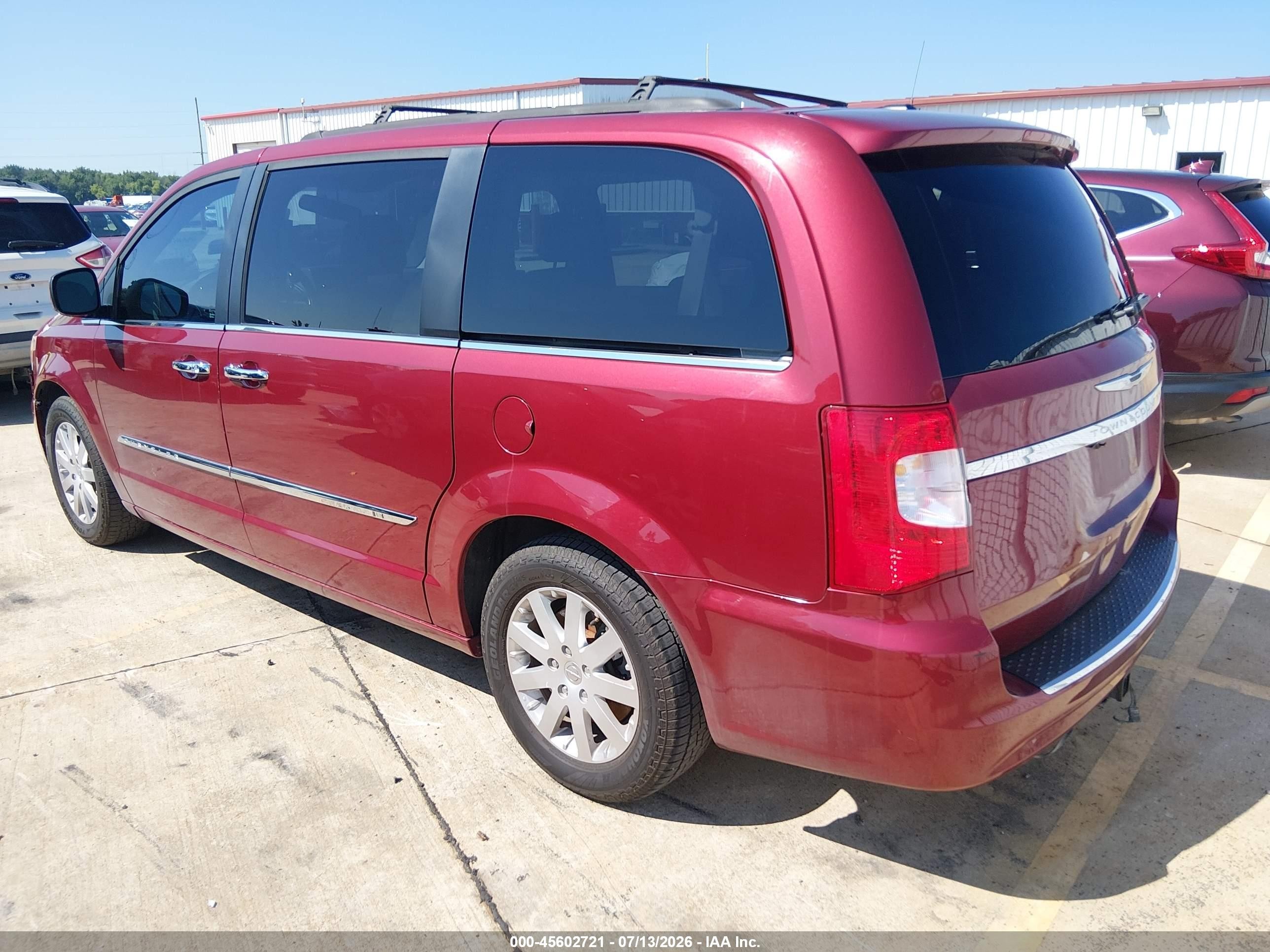 2015 Chrysler Town & Country Touring Red vin: 2C4RC1BG5FR629962