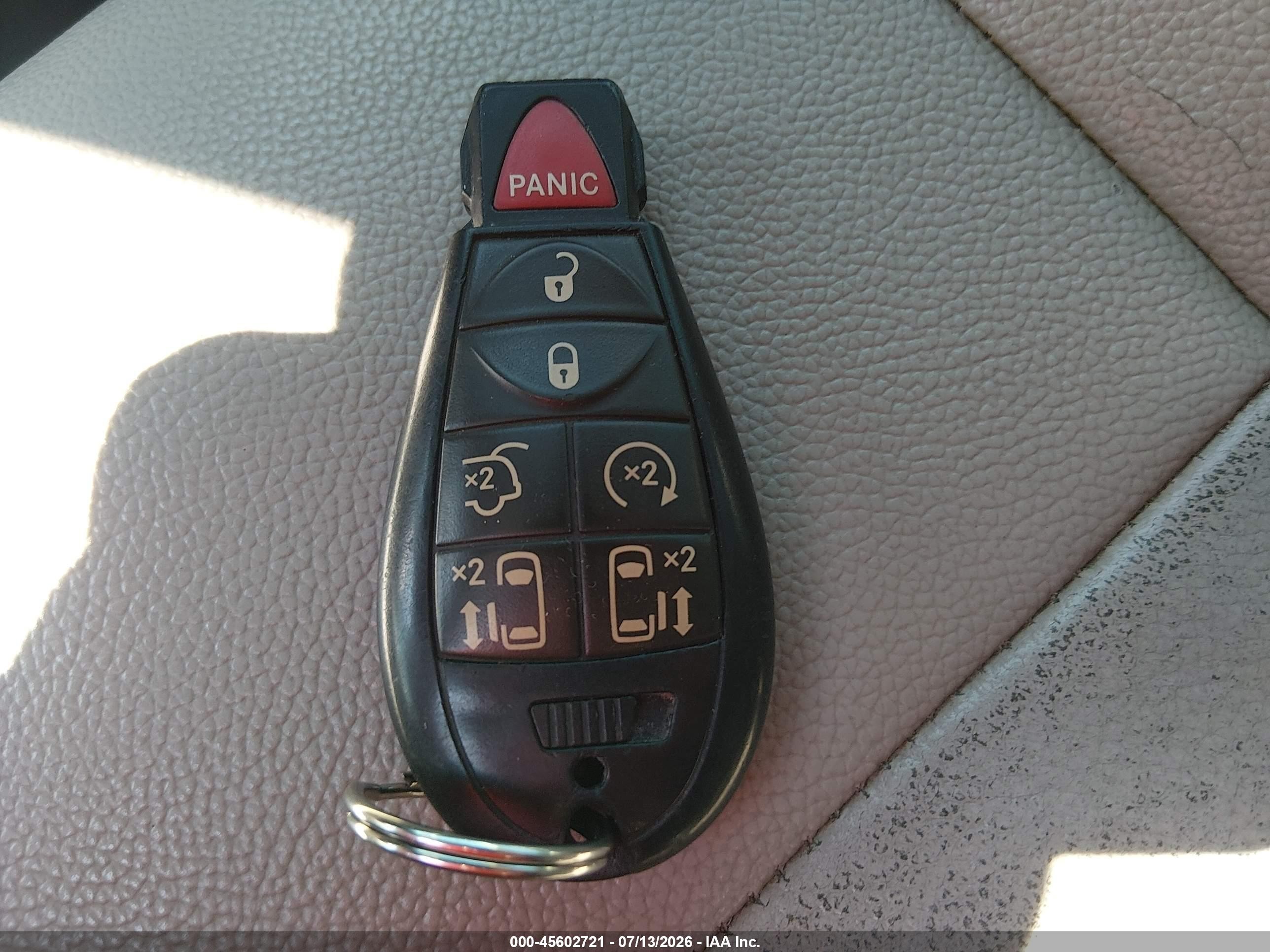 2015 Chrysler Town & Country Touring Red vin: 2C4RC1BG5FR629962