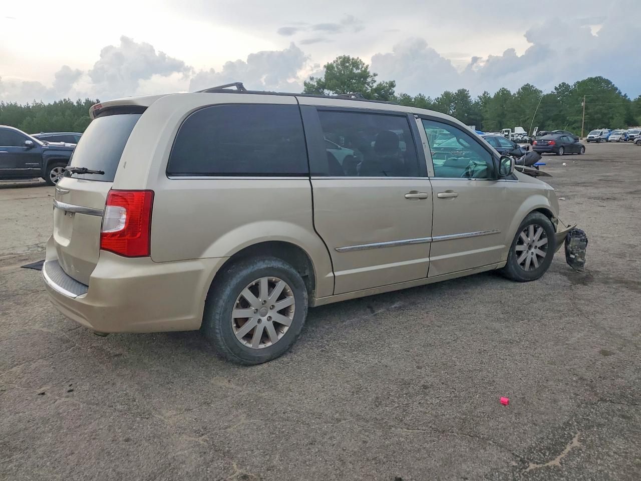 2015 Chrysler Town & Country Touring Gold vin: 2C4RC1BG5FR637298