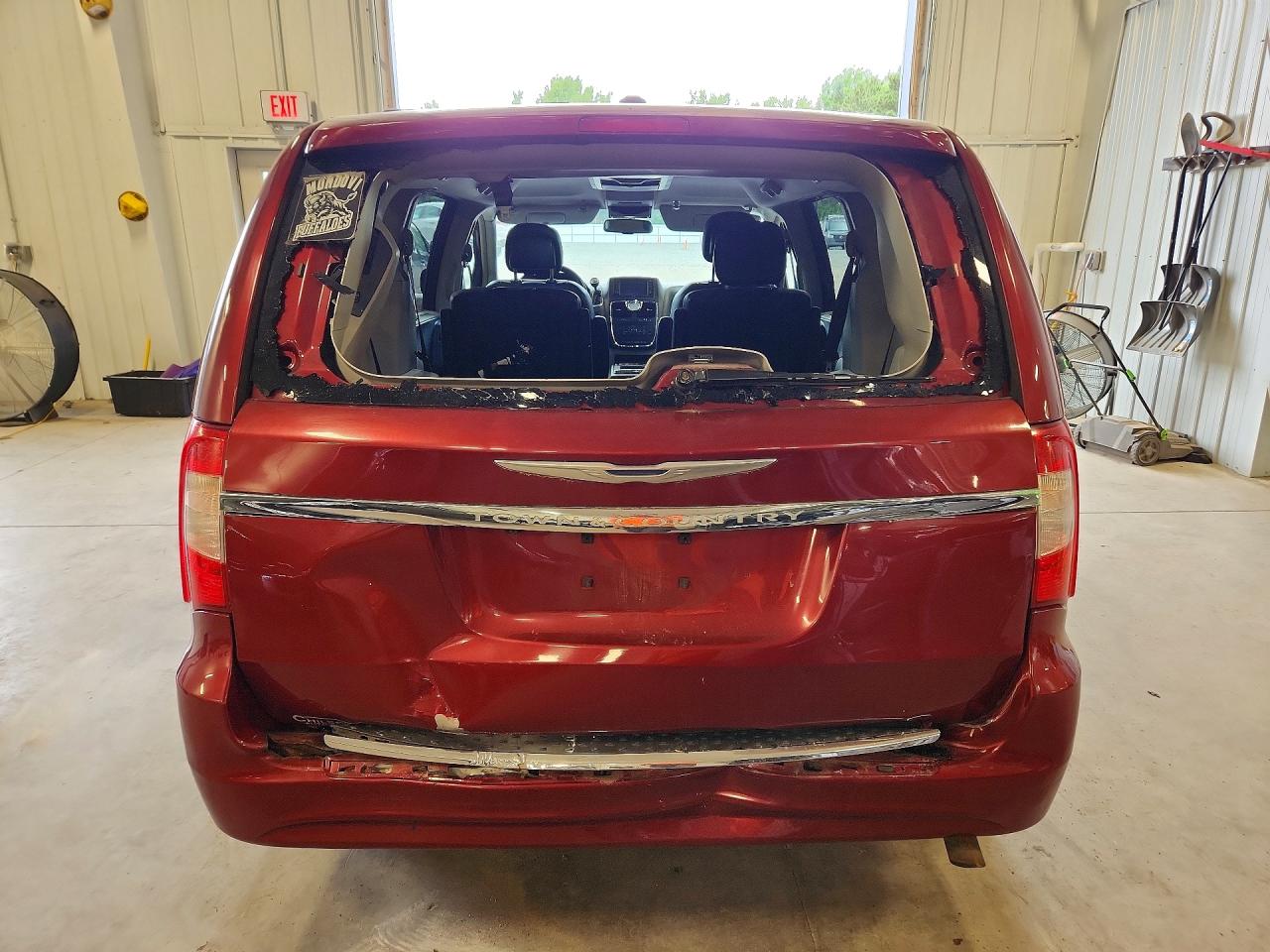 2015 Chrysler Town & Country Touring Red vin: 2C4RC1BG5FR662881