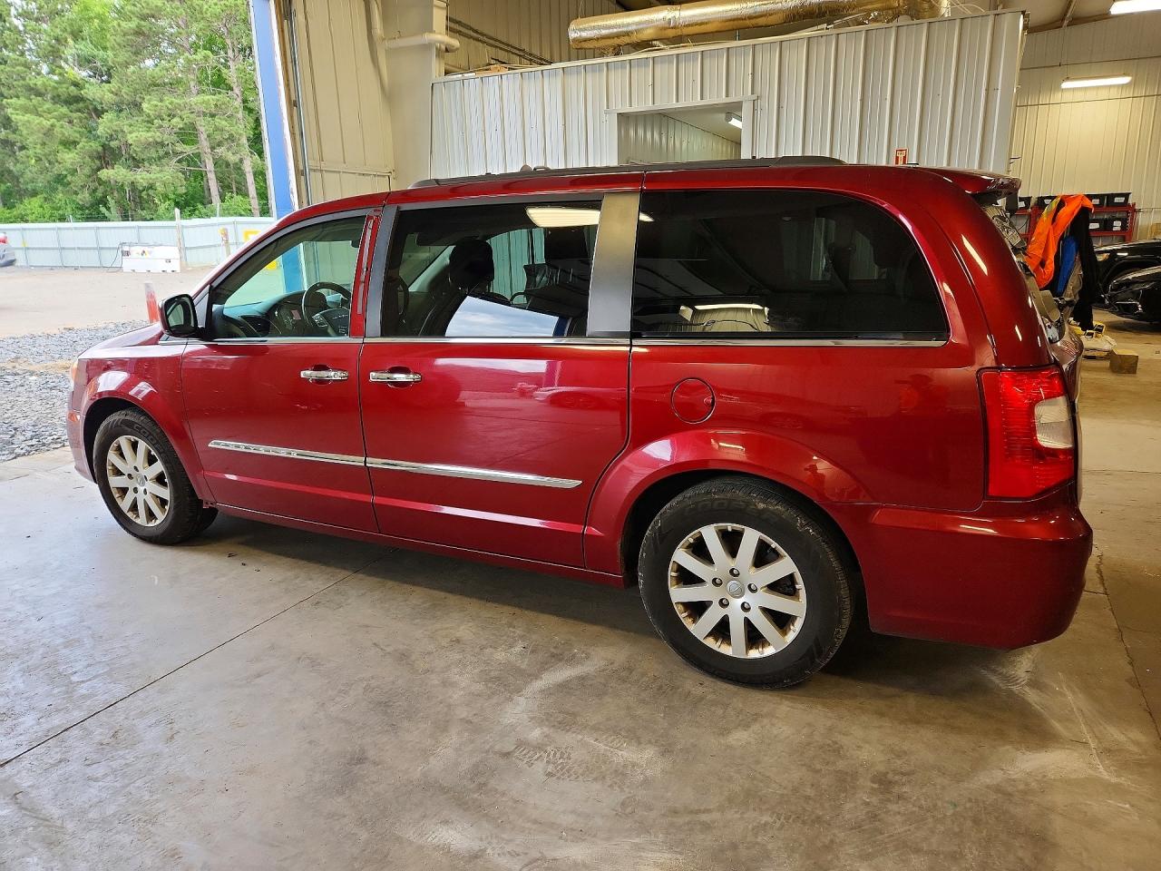 2015 Chrysler Town & Country Touring Red vin: 2C4RC1BG5FR662881