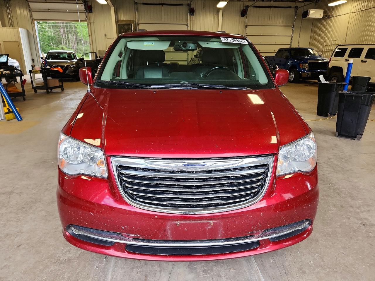 2015 Chrysler Town & Country Touring Red vin: 2C4RC1BG5FR662881