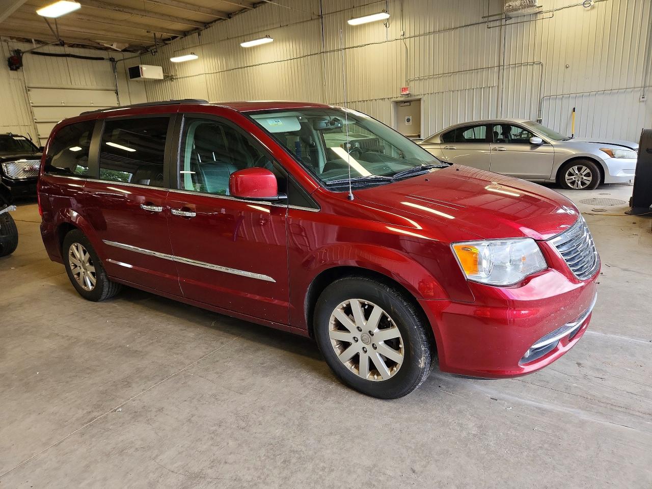 2015 Chrysler Town & Country Touring Red vin: 2C4RC1BG5FR662881
