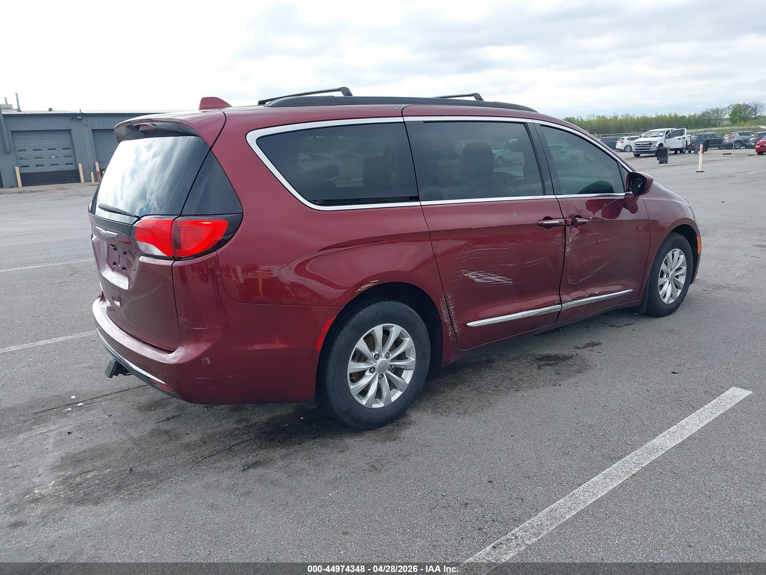 2017 Chrysler Pacifica Touring-l Red vin: 2C4RC1BG5HR542405