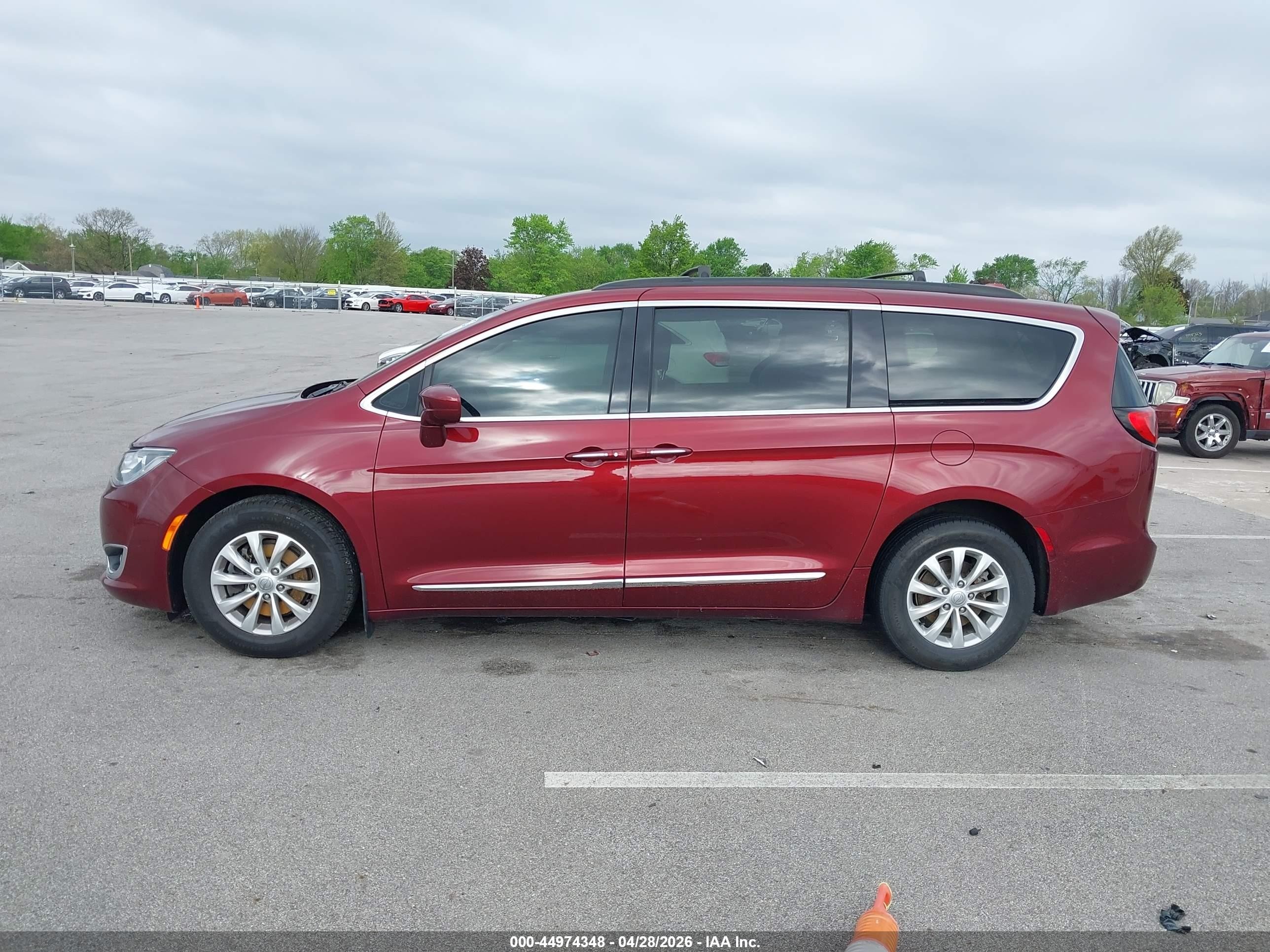 2017 Chrysler Pacifica Touring-l Red vin: 2C4RC1BG5HR542405