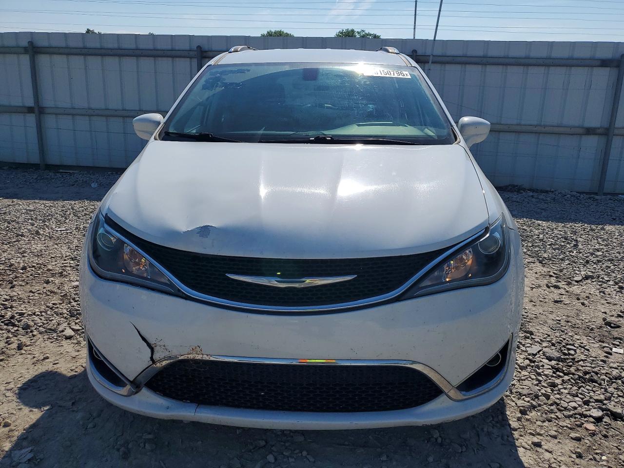 2018 Chrysler Pacifica Touring L White vin: 2C4RC1BG5JR120110