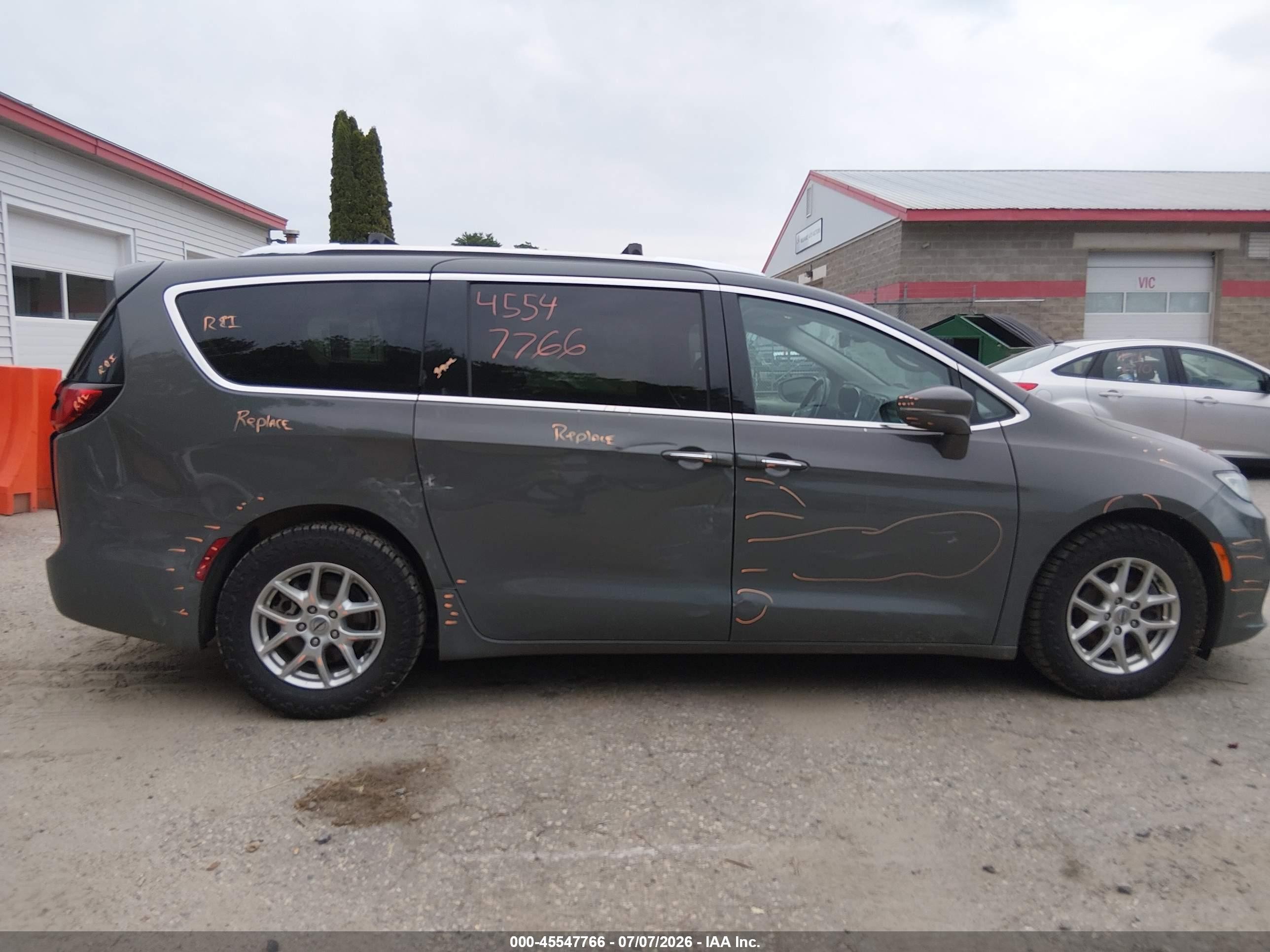 2021 Chrysler Pacifica Touring L Gray vin: 2C4RC1BG5MR547646