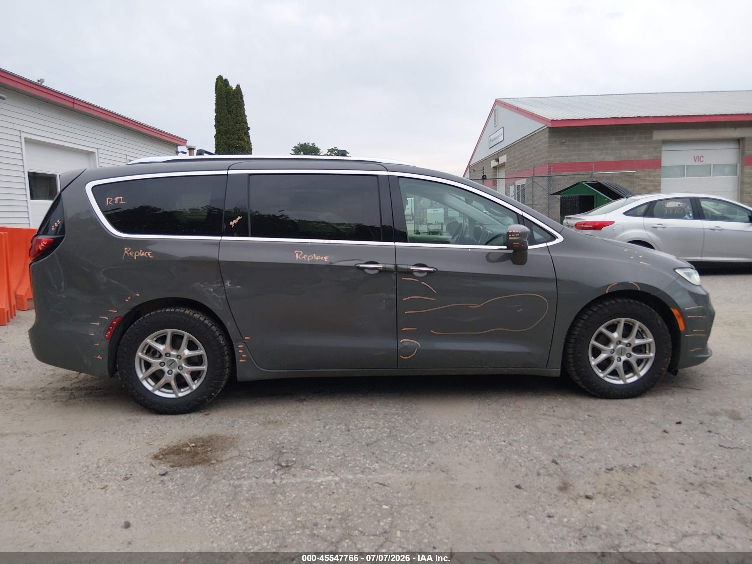 2021 Chrysler Pacifica Touring L Gray vin: 2C4RC1BG5MR547646