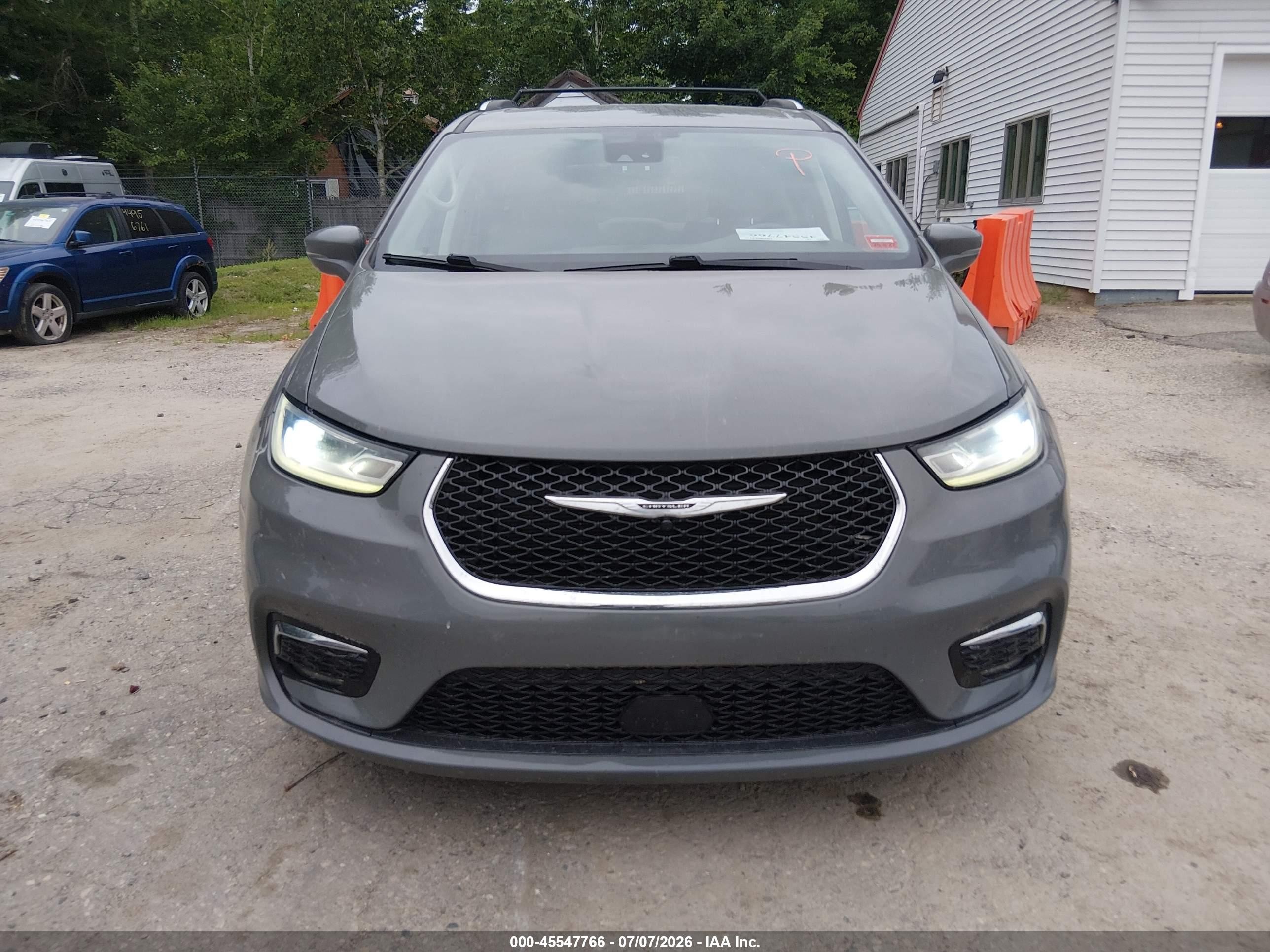 2021 Chrysler Pacifica Touring L Gray vin: 2C4RC1BG5MR547646