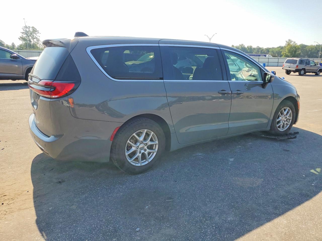2023 Chrysler Pacifica Touring L Gray vin: 2C4RC1BG5PR553581