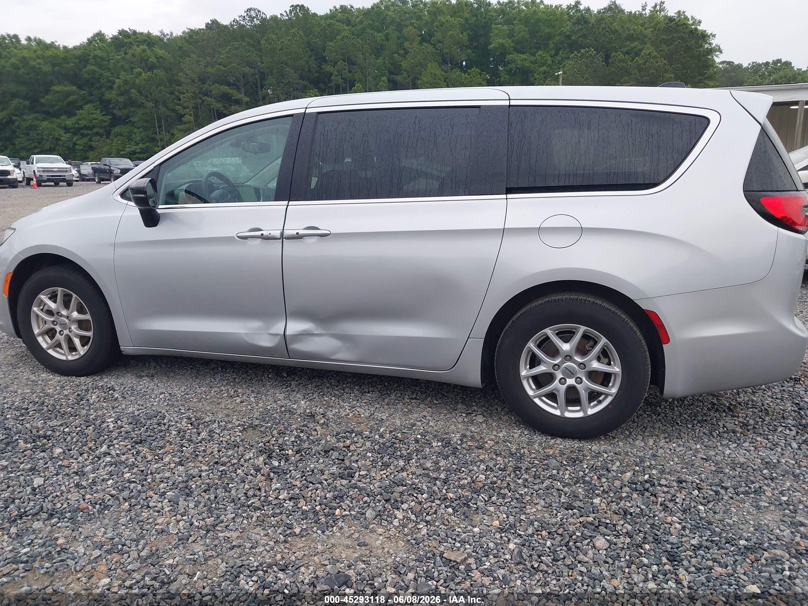 2024 Chrysler Pacifica Touring L Gray vin: 2C4RC1BG5RR162160
