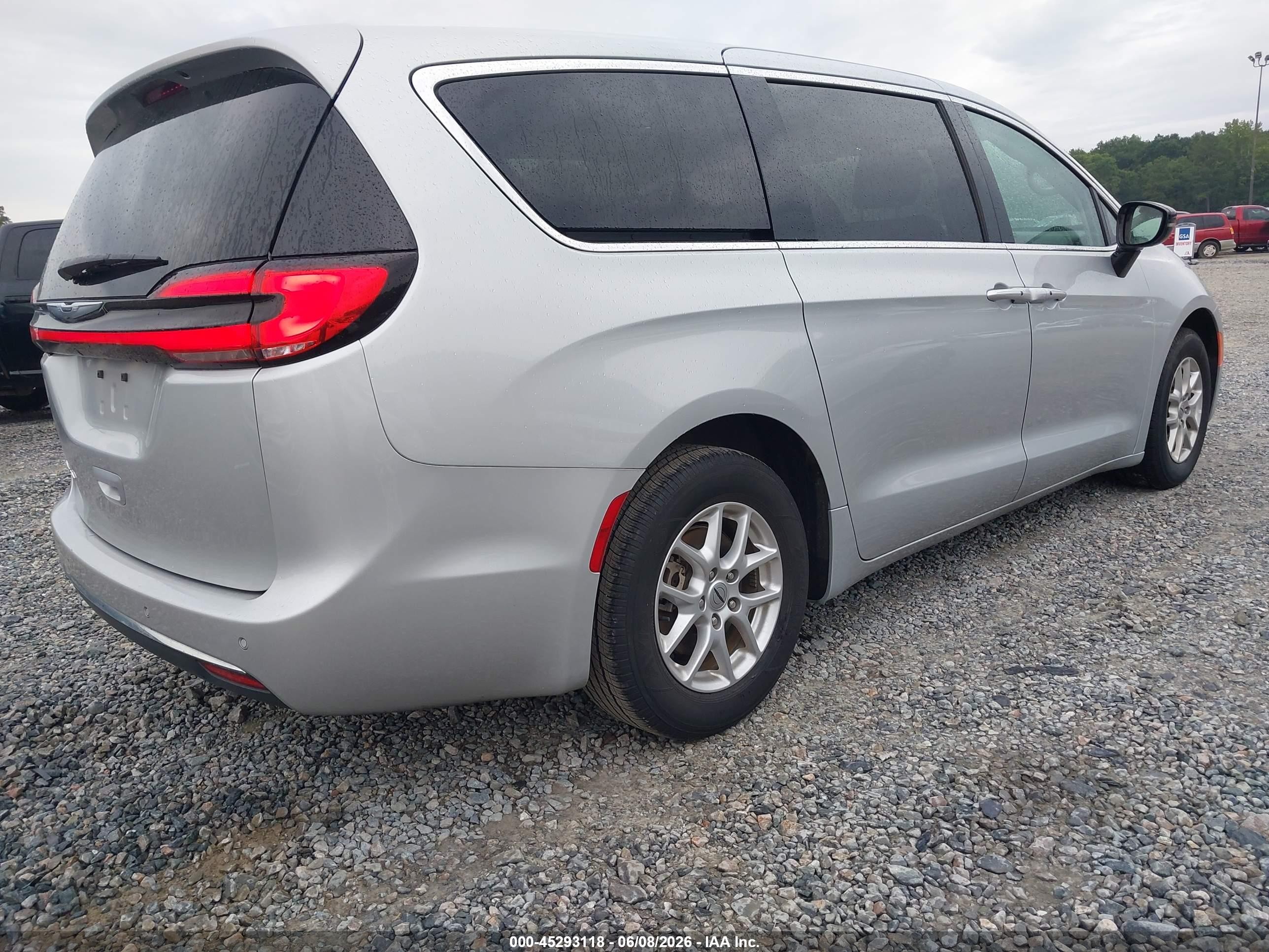 2024 Chrysler Pacifica Touring L Gray vin: 2C4RC1BG5RR162160